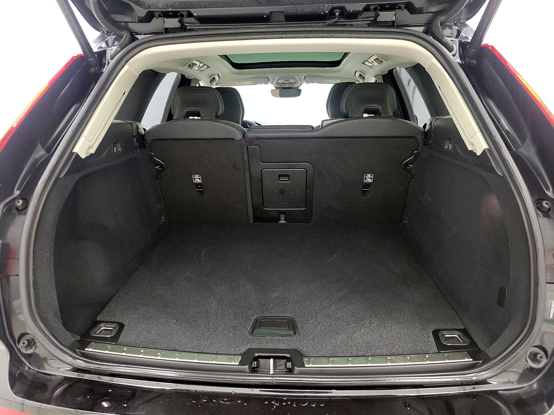 Thumbnail: 2025 Volvo XC60 - 20