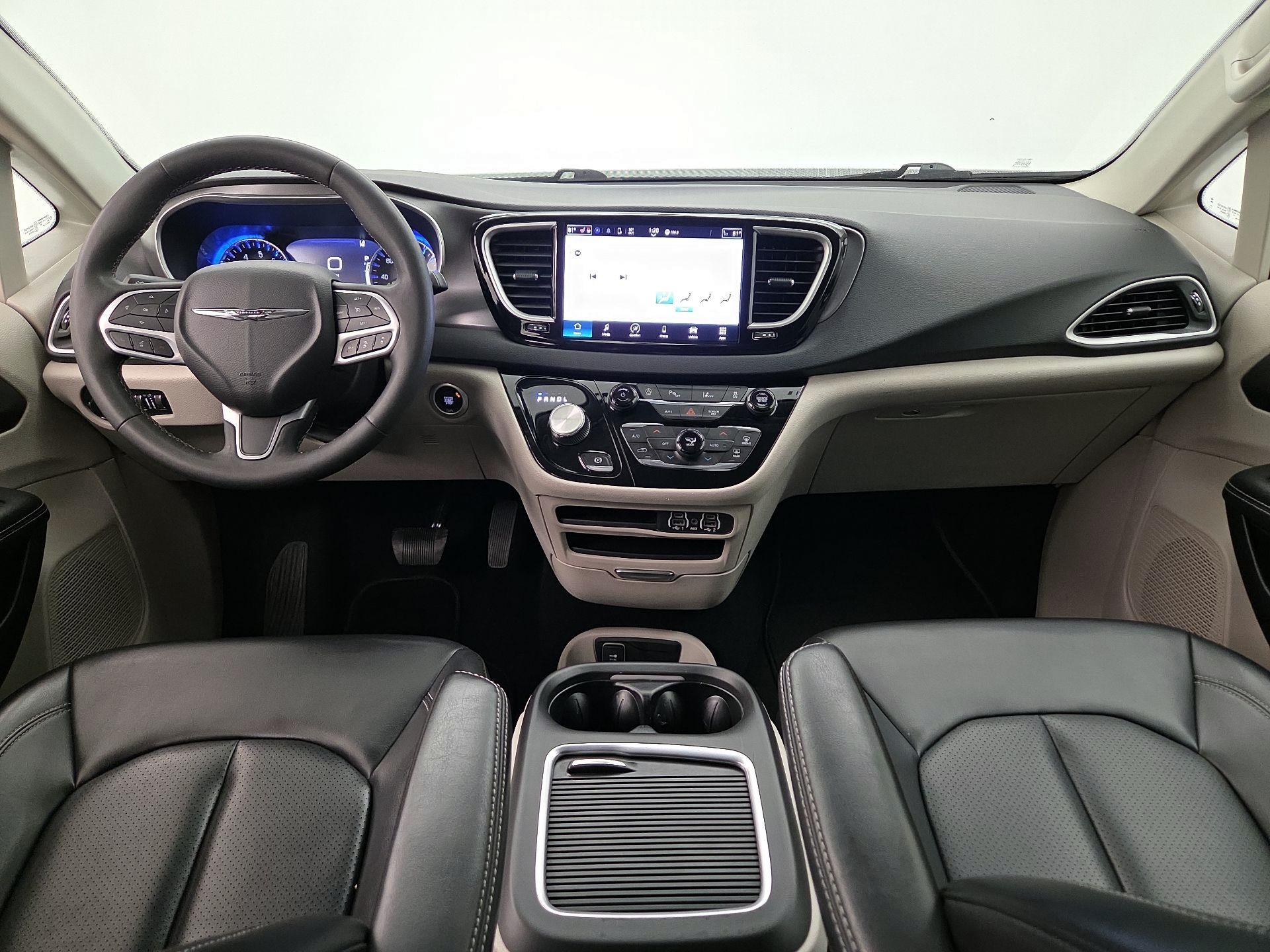 Thumbnail: 2023 Chrysler Pacifica - 9