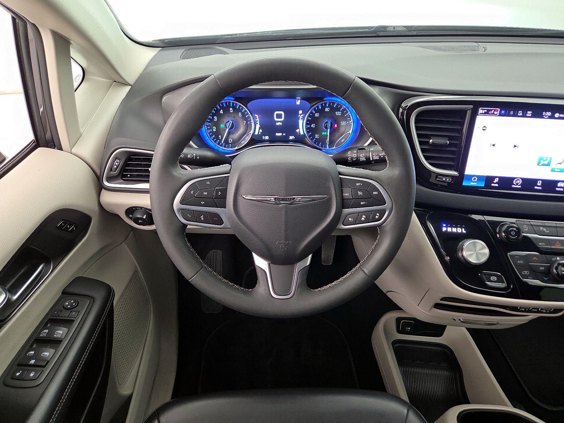 Thumbnail: 2023 Chrysler Pacifica - 10