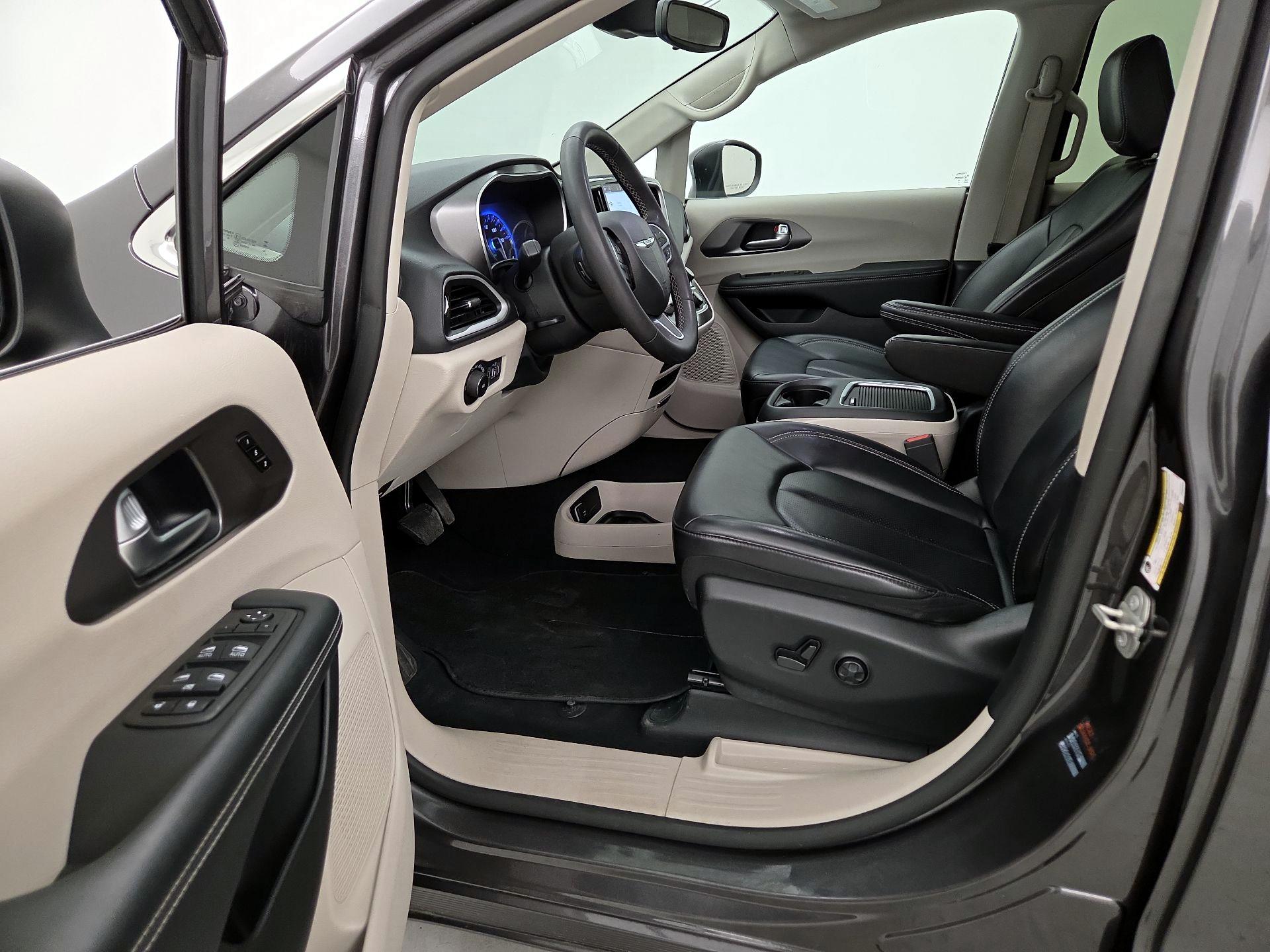 Thumbnail: 2023 Chrysler Pacifica - 11