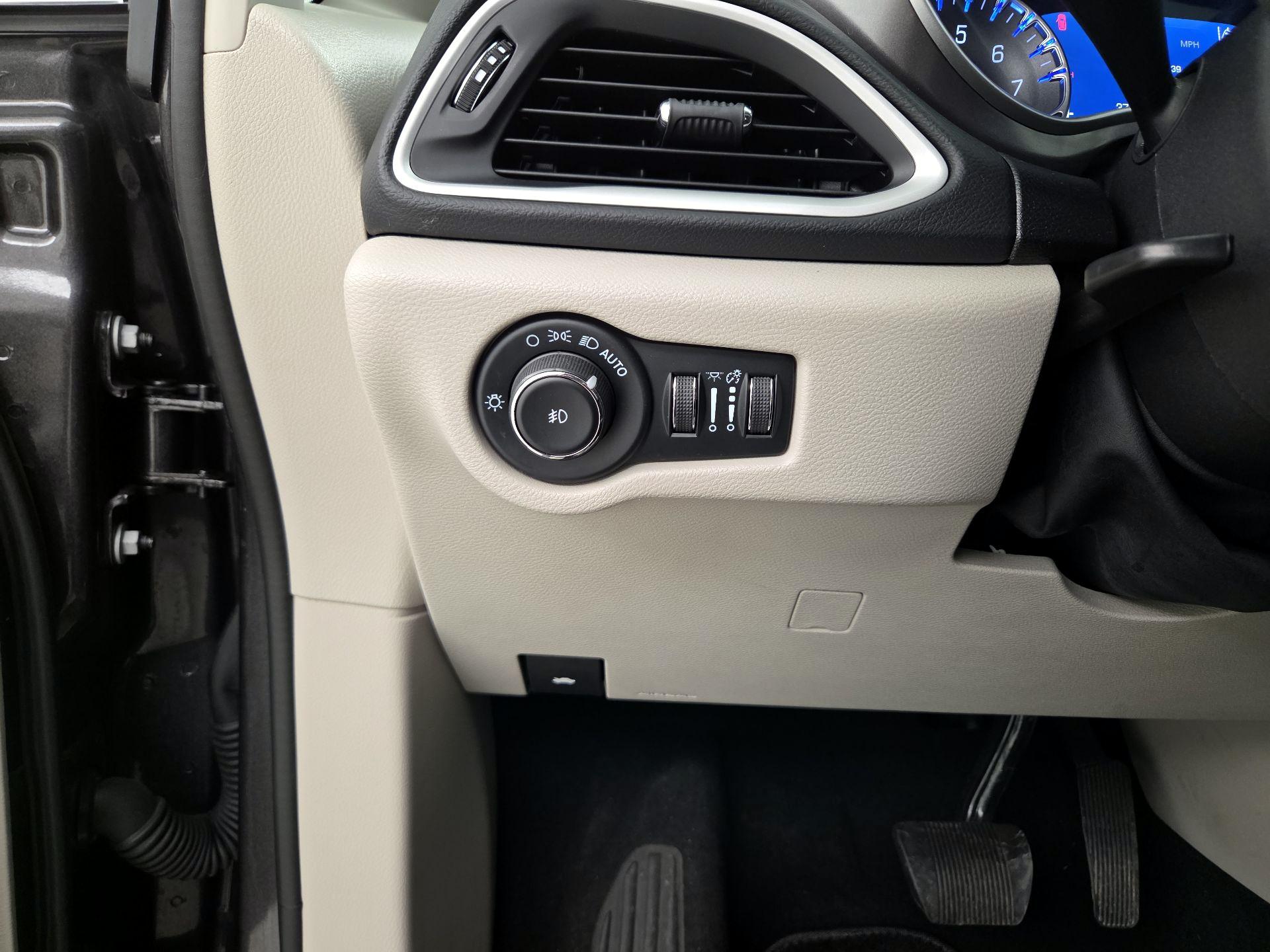 Thumbnail: 2023 Chrysler Pacifica - 13