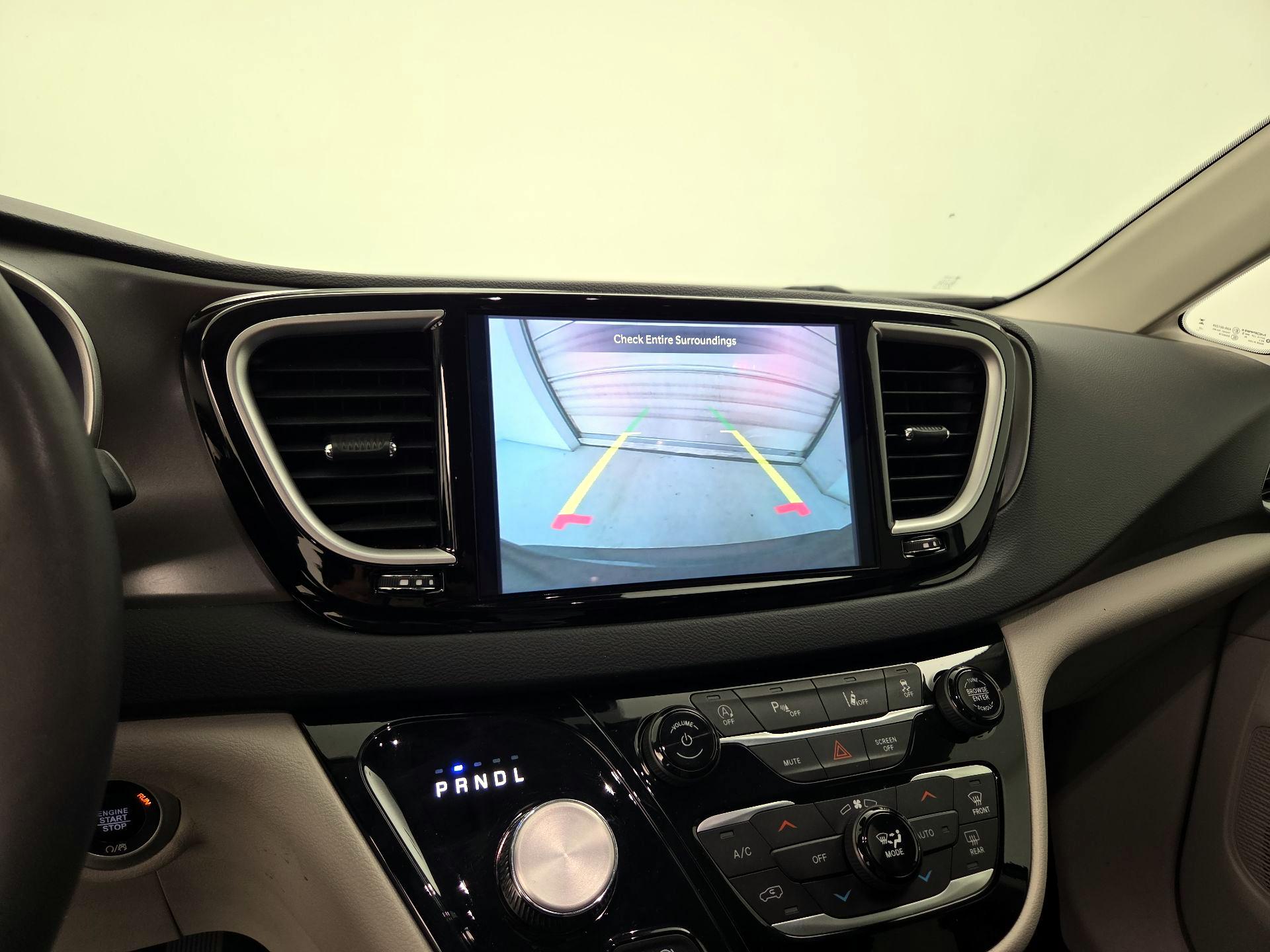 Thumbnail: 2023 Chrysler Pacifica - 14