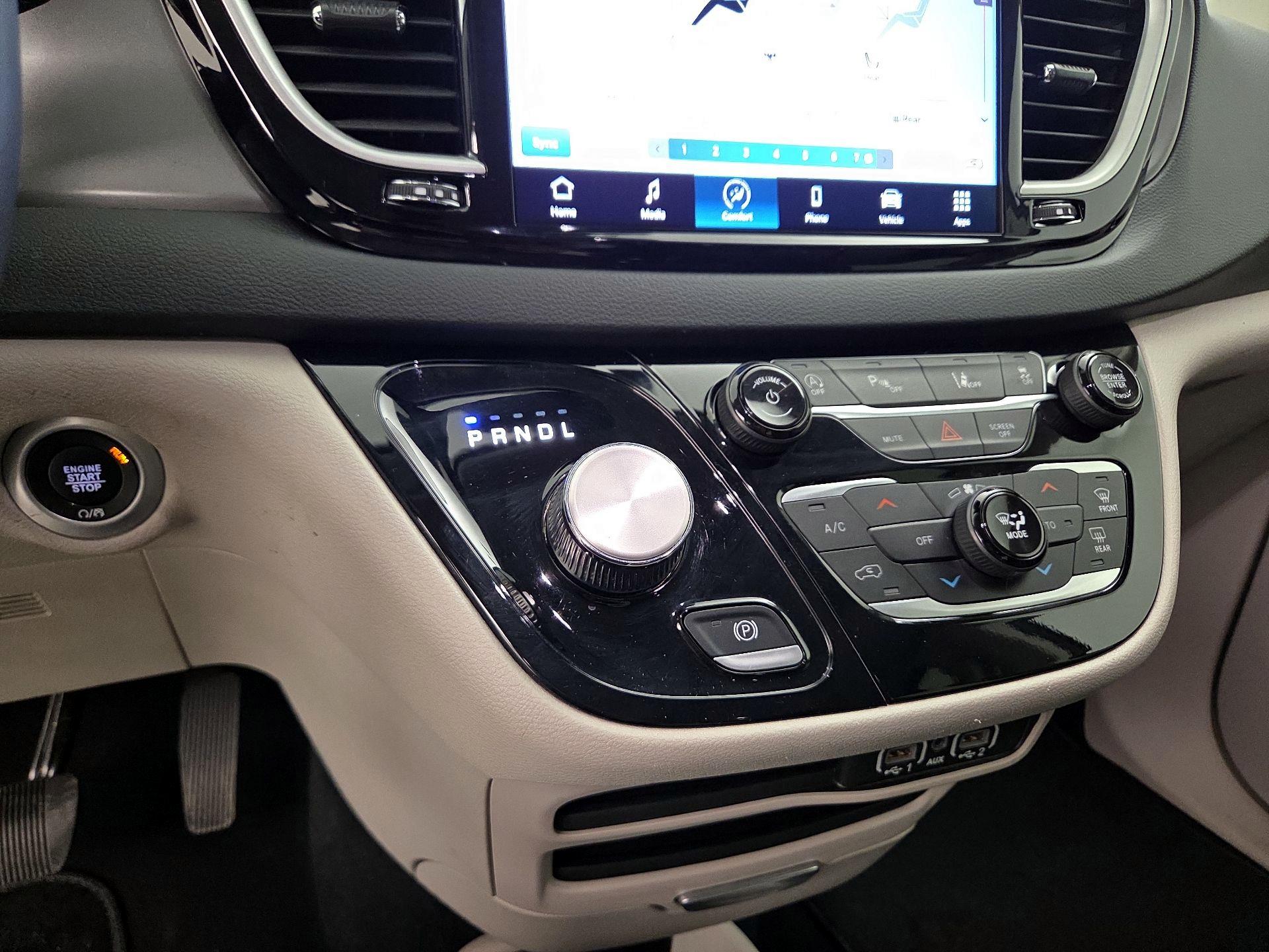 Thumbnail: 2023 Chrysler Pacifica - 17