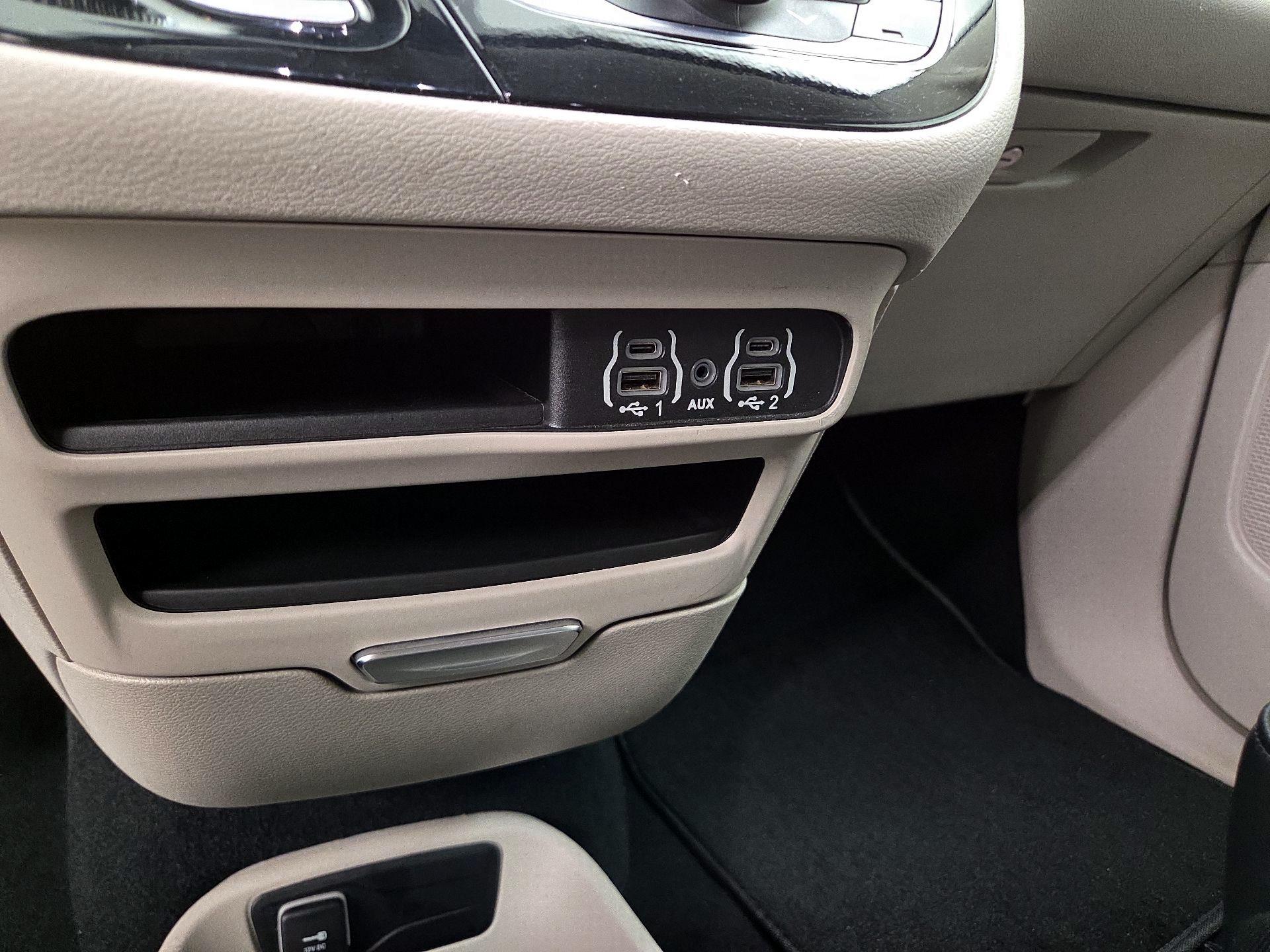 Thumbnail: 2023 Chrysler Pacifica - 18