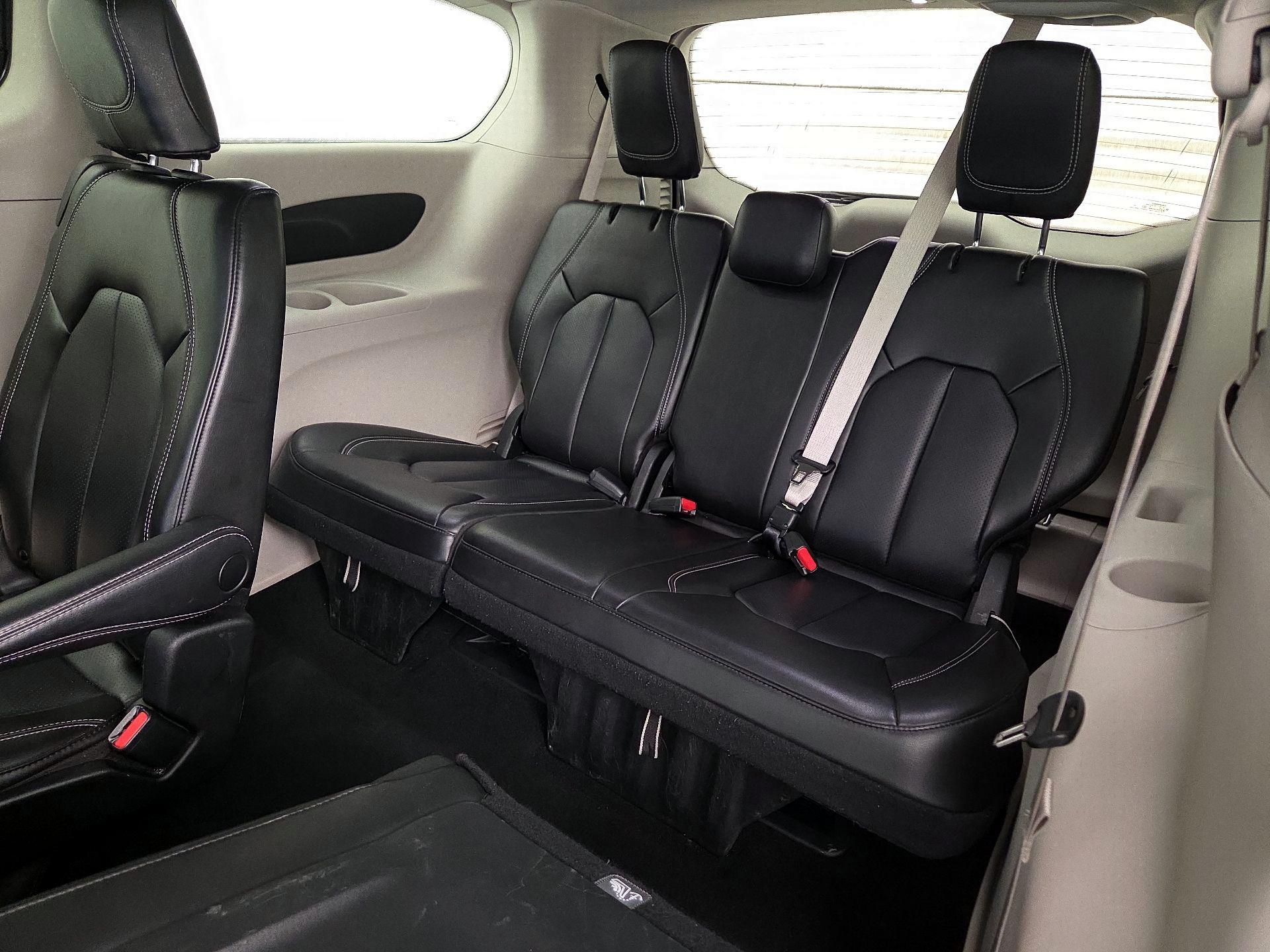 Thumbnail: 2023 Chrysler Pacifica - 20