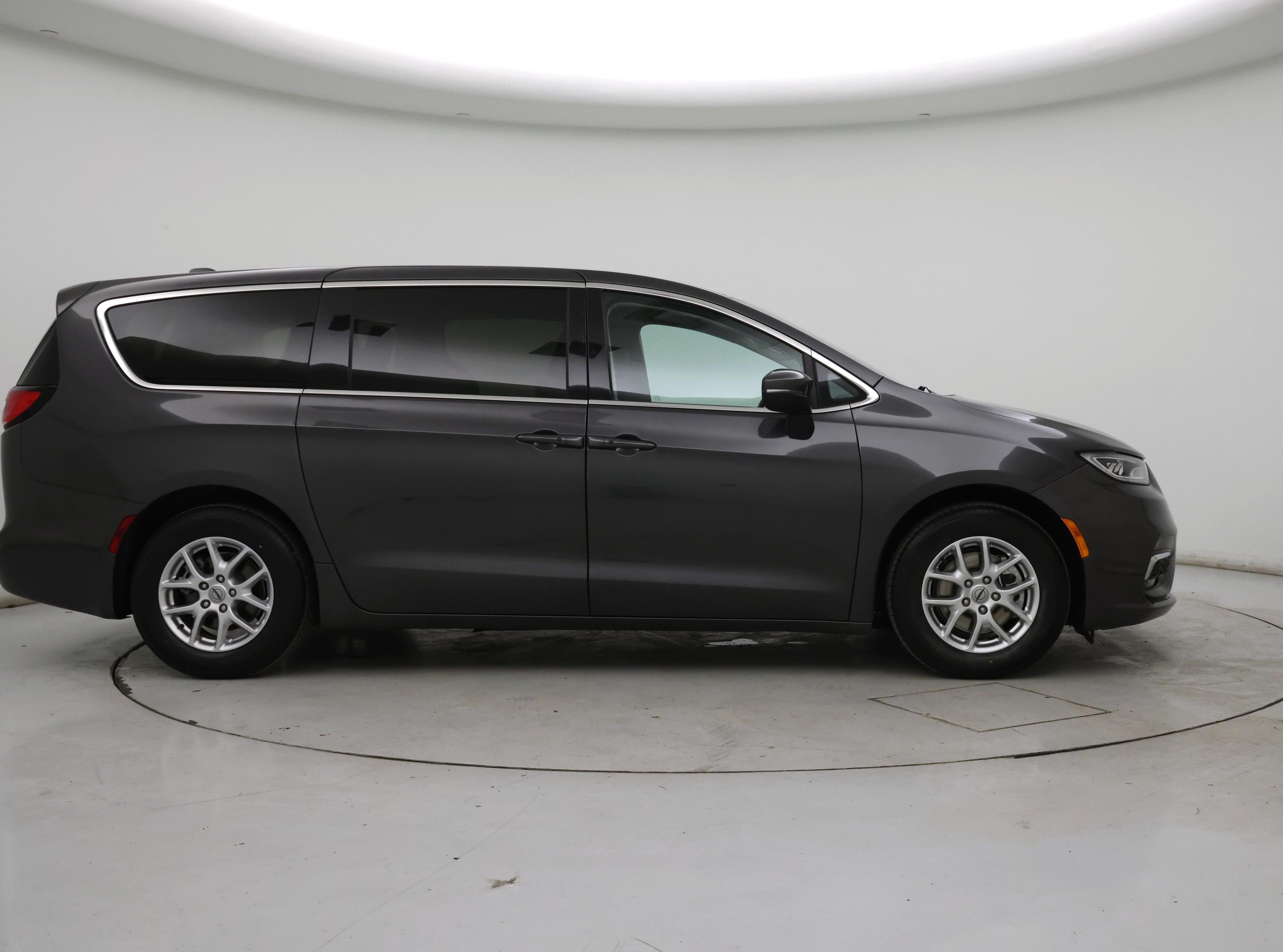 Thumbnail: 2023 Chrysler Pacifica - 7