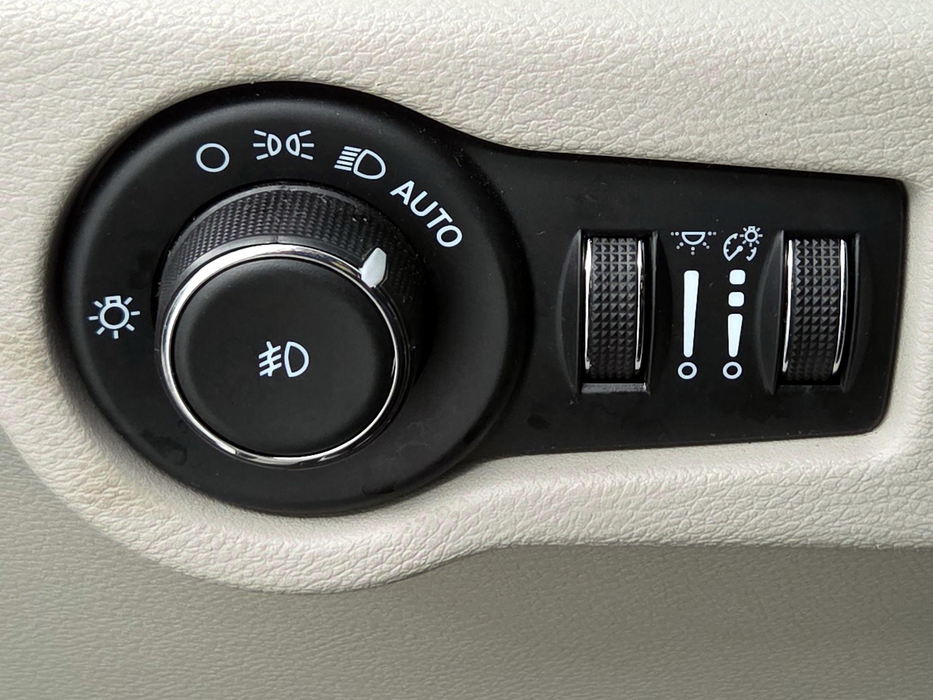 Thumbnail: 2023 Chrysler Pacifica - 13