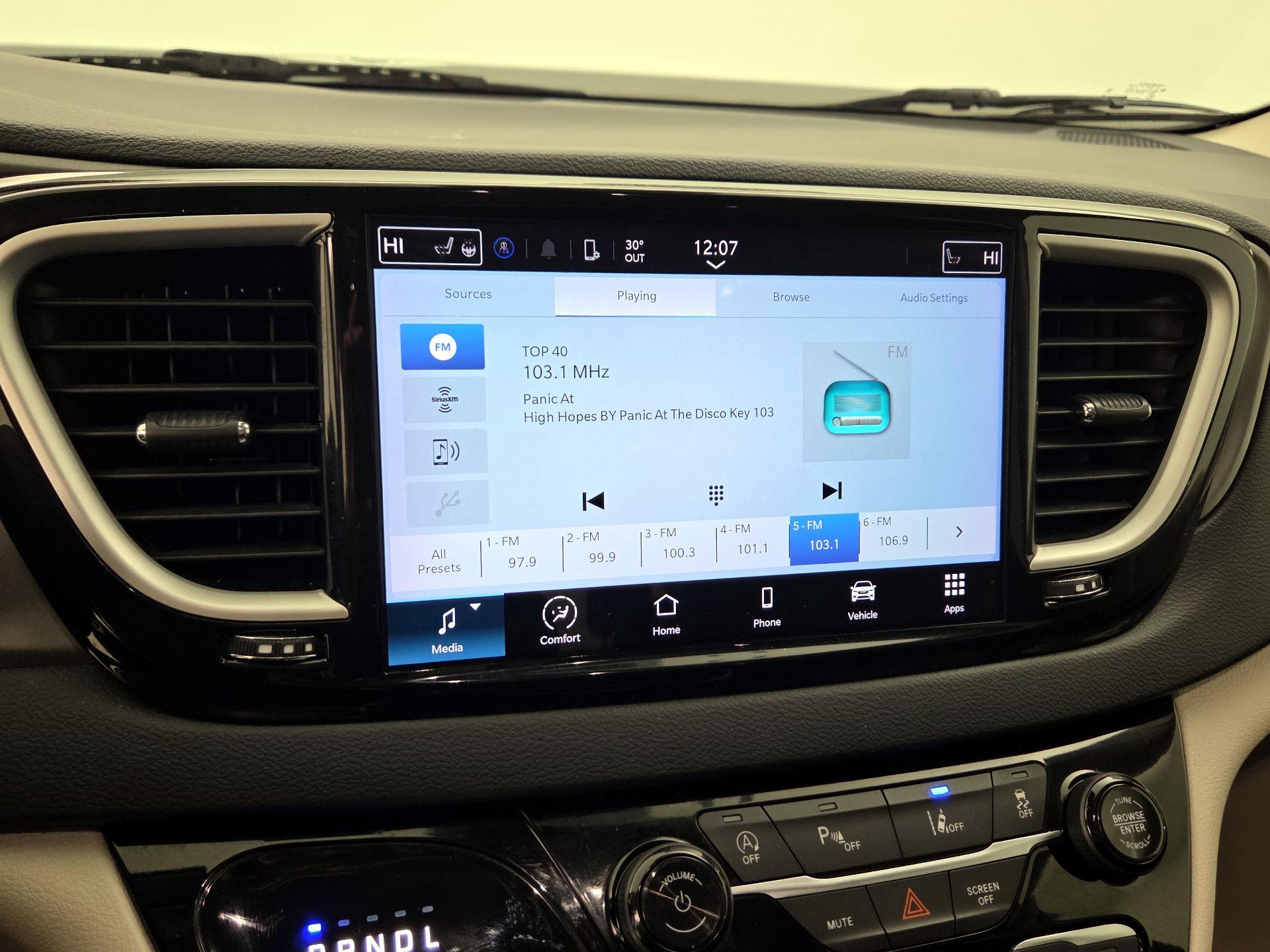 Thumbnail: 2023 Chrysler Pacifica - 15