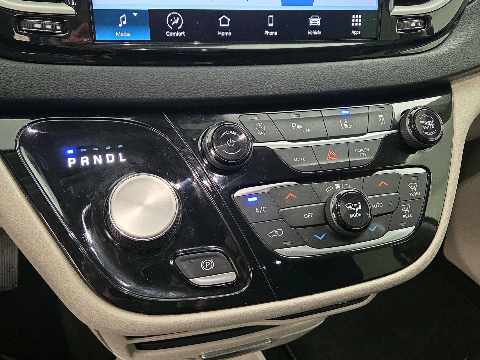 Thumbnail: 2023 Chrysler Pacifica - 16