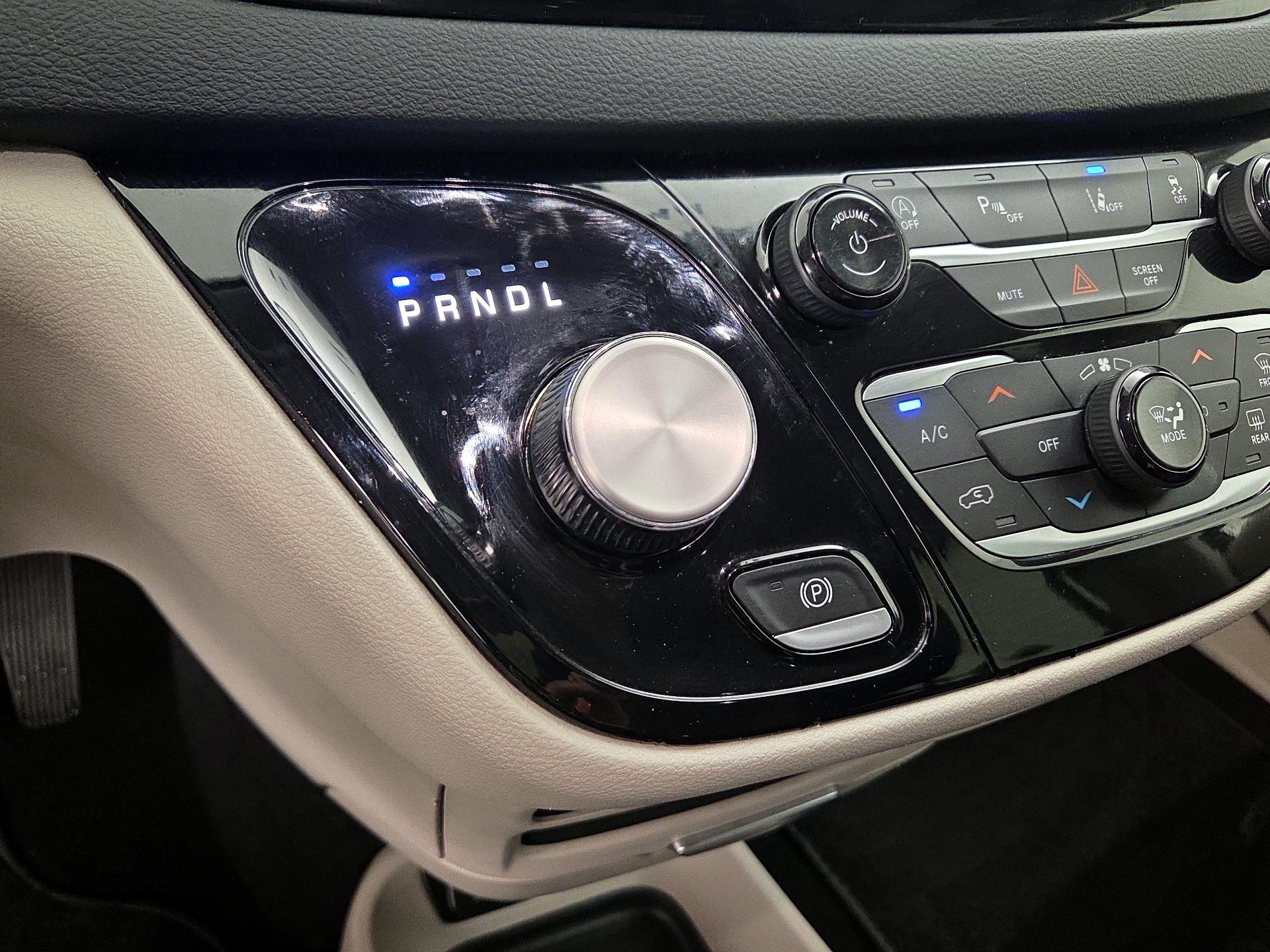 Thumbnail: 2023 Chrysler Pacifica - 17