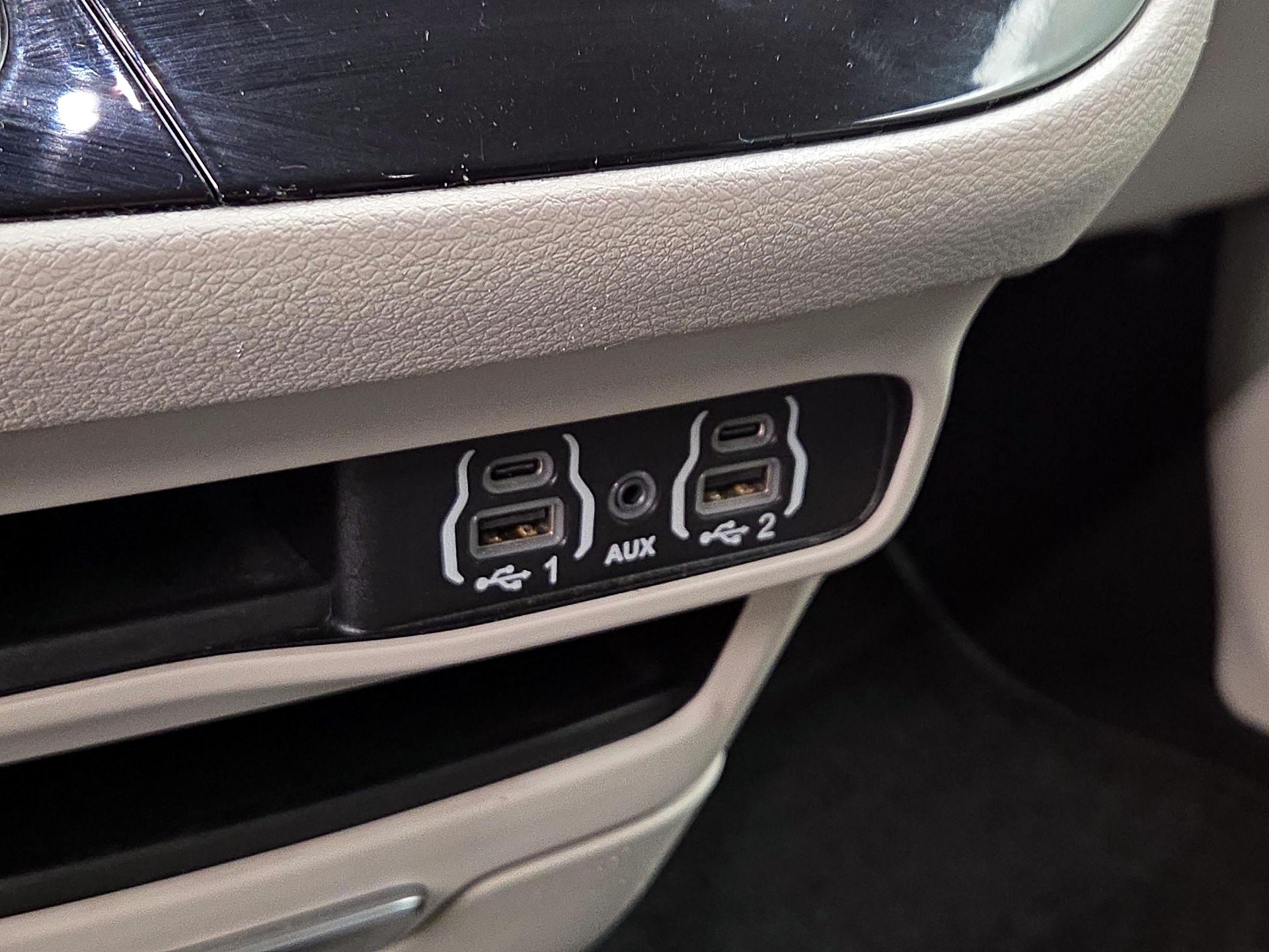 Thumbnail: 2023 Chrysler Pacifica - 18