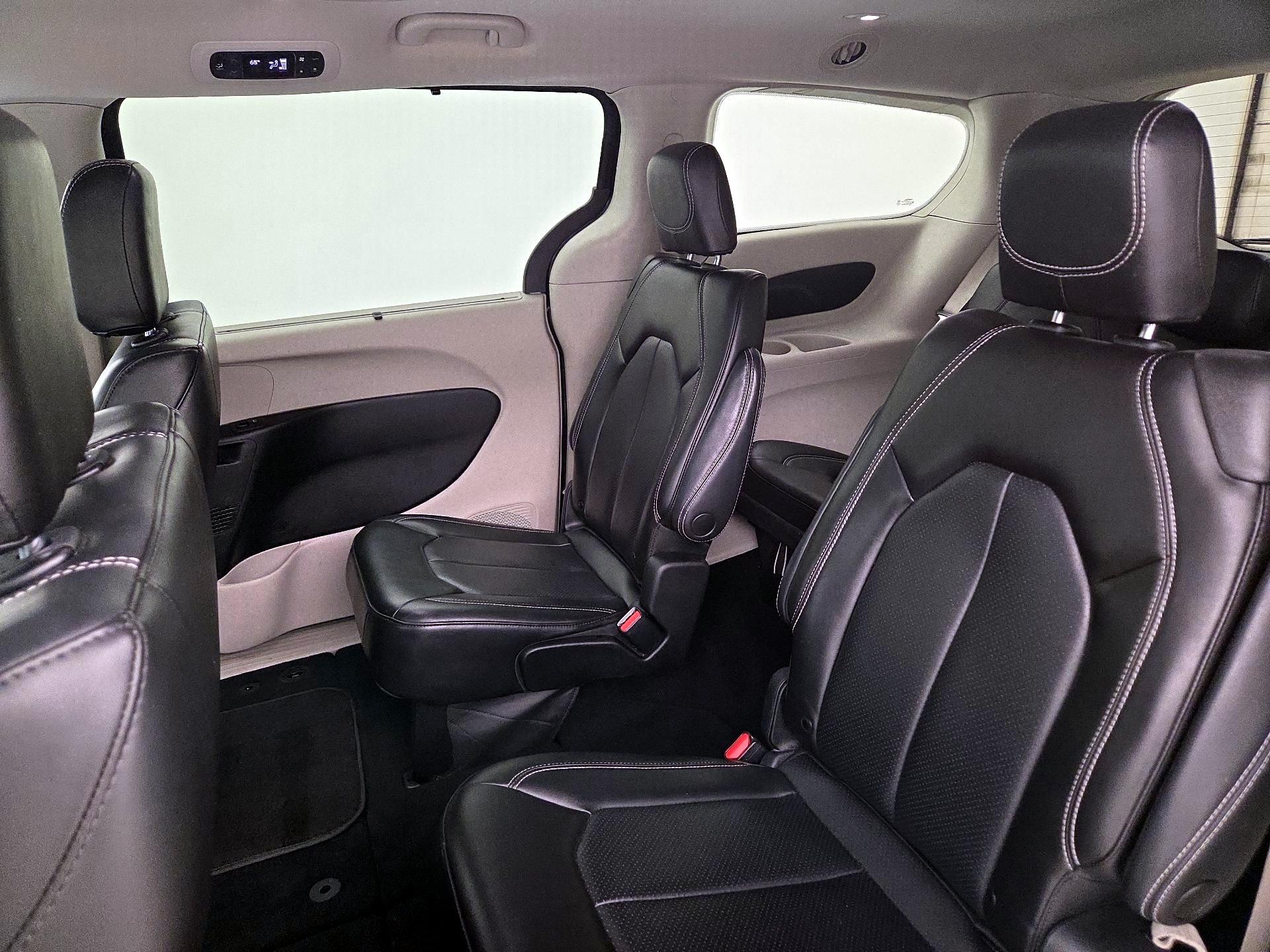 Thumbnail: 2023 Chrysler Pacifica - 19