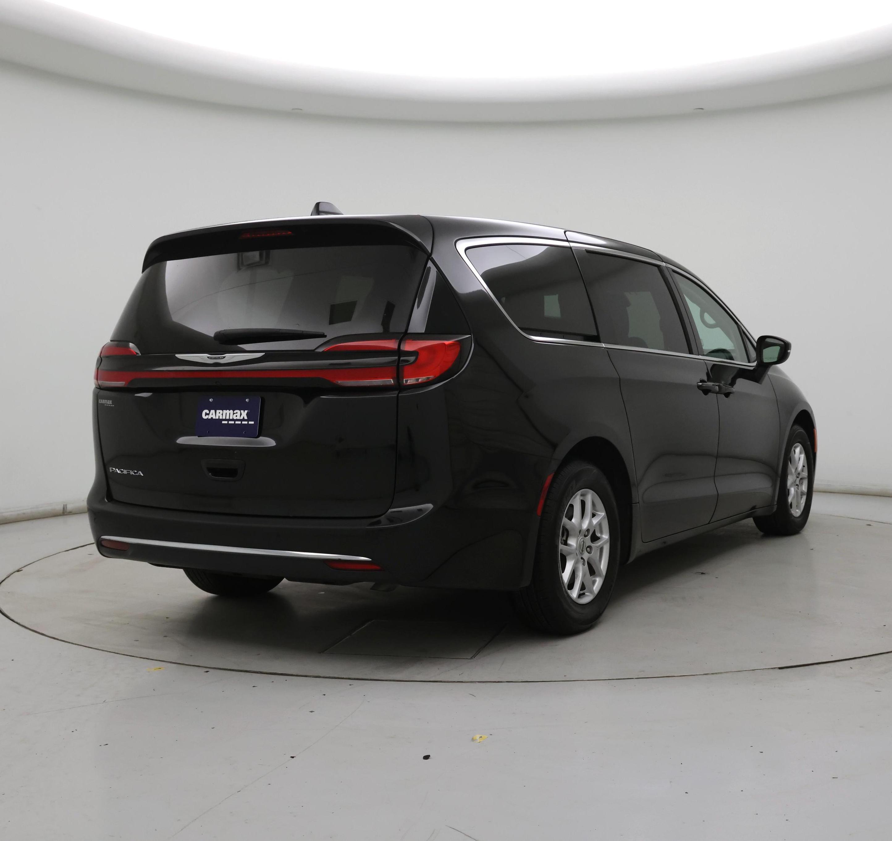 Thumbnail: 2023 Chrysler Pacifica - 8