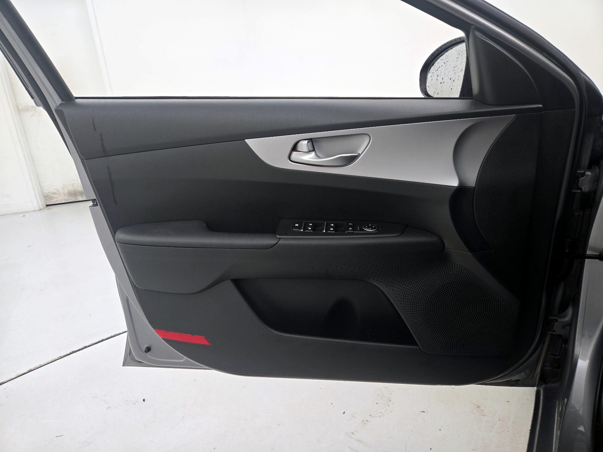 Thumbnail: 2023 Kia Forte - 12