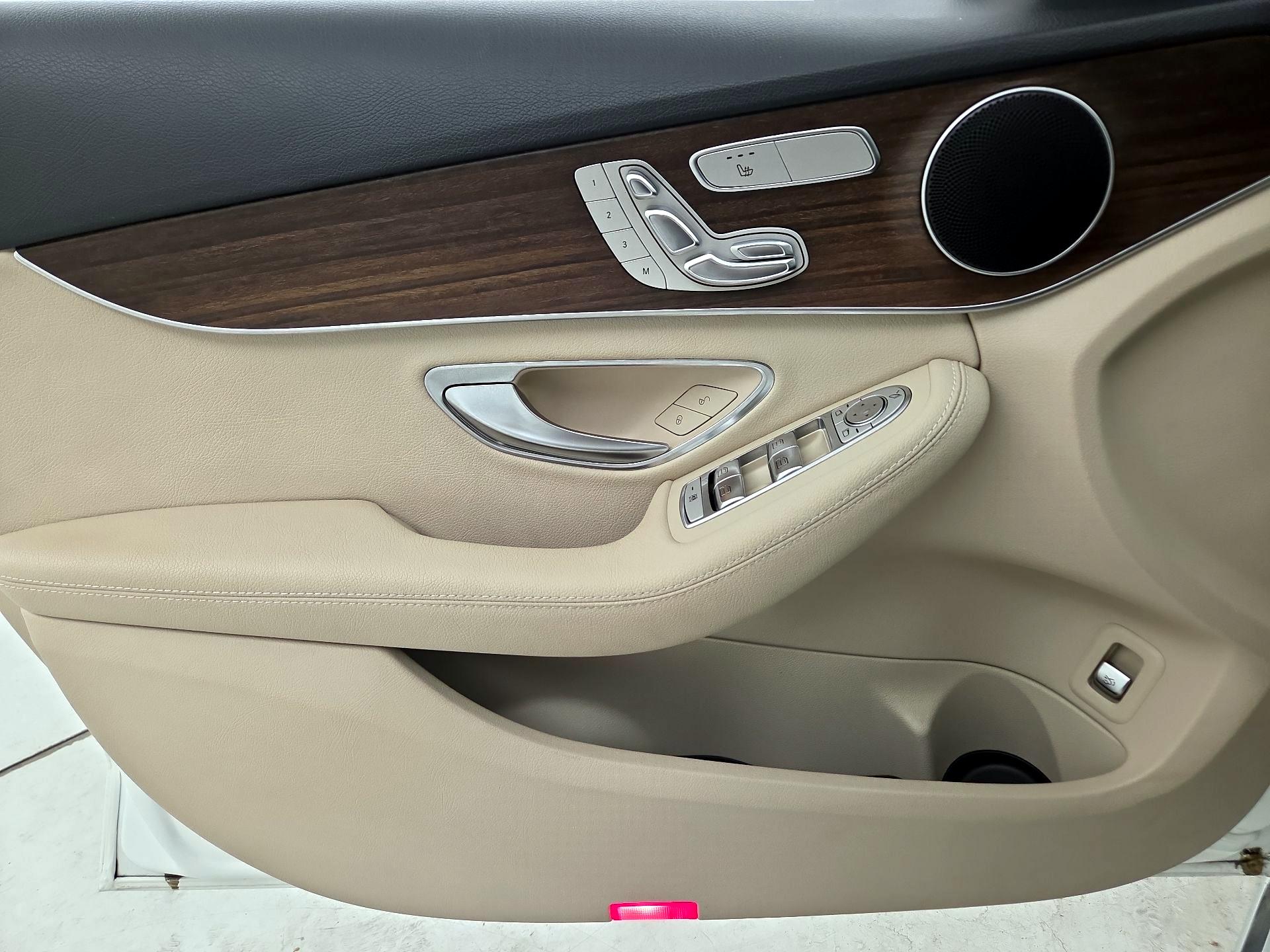 Thumbnail: 2020 Mercedes-Benz C-Class - 12