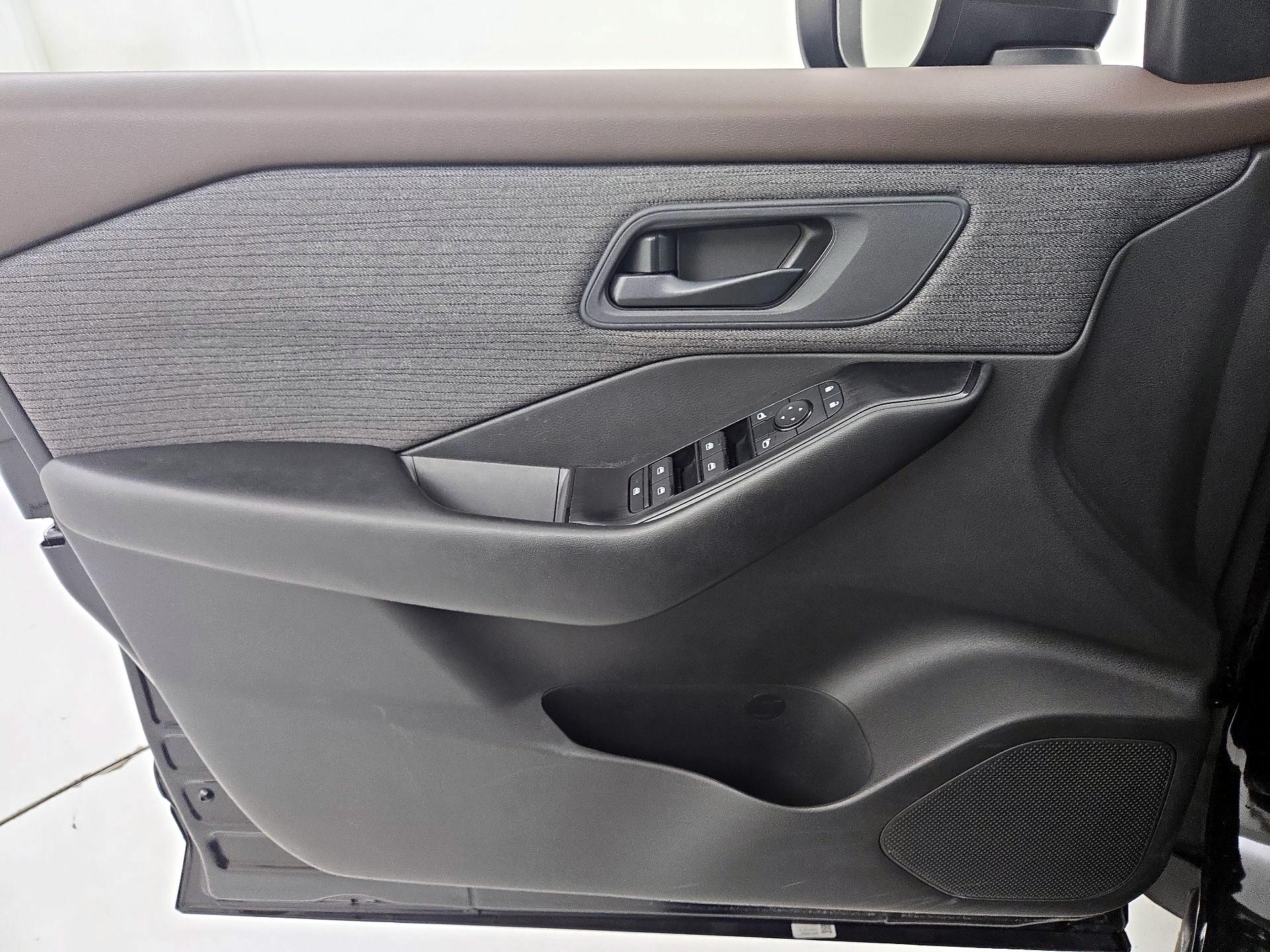 Thumbnail: 2023 Nissan Rogue - 12