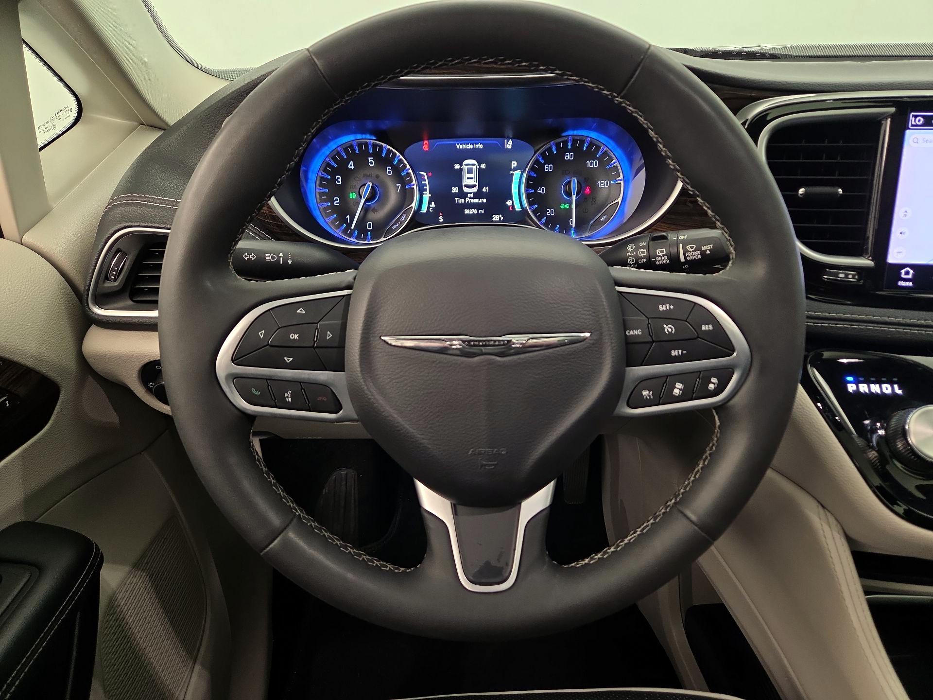 Thumbnail: 2023 Chrysler Pacifica - 10