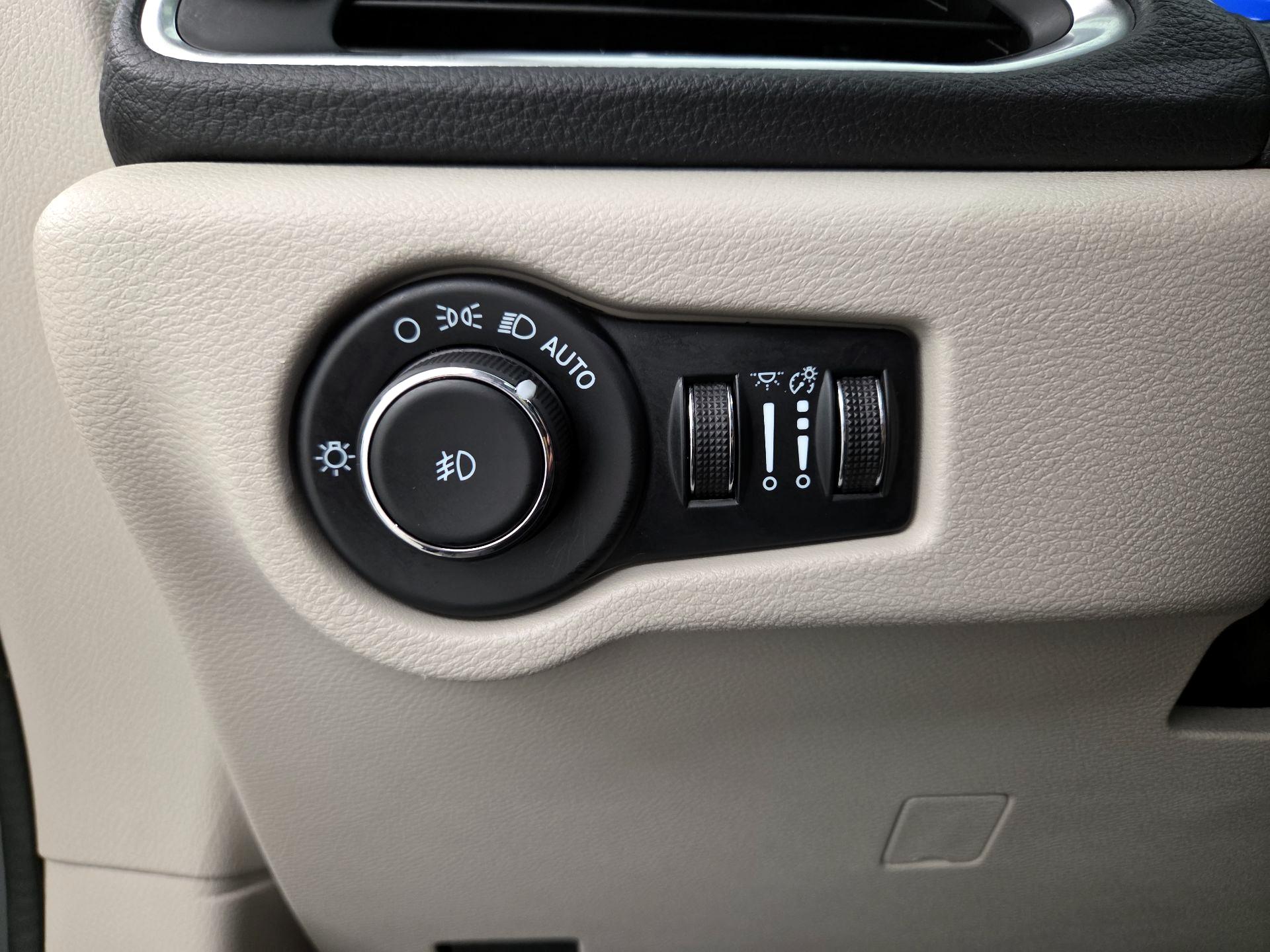 Thumbnail: 2023 Chrysler Pacifica - 13