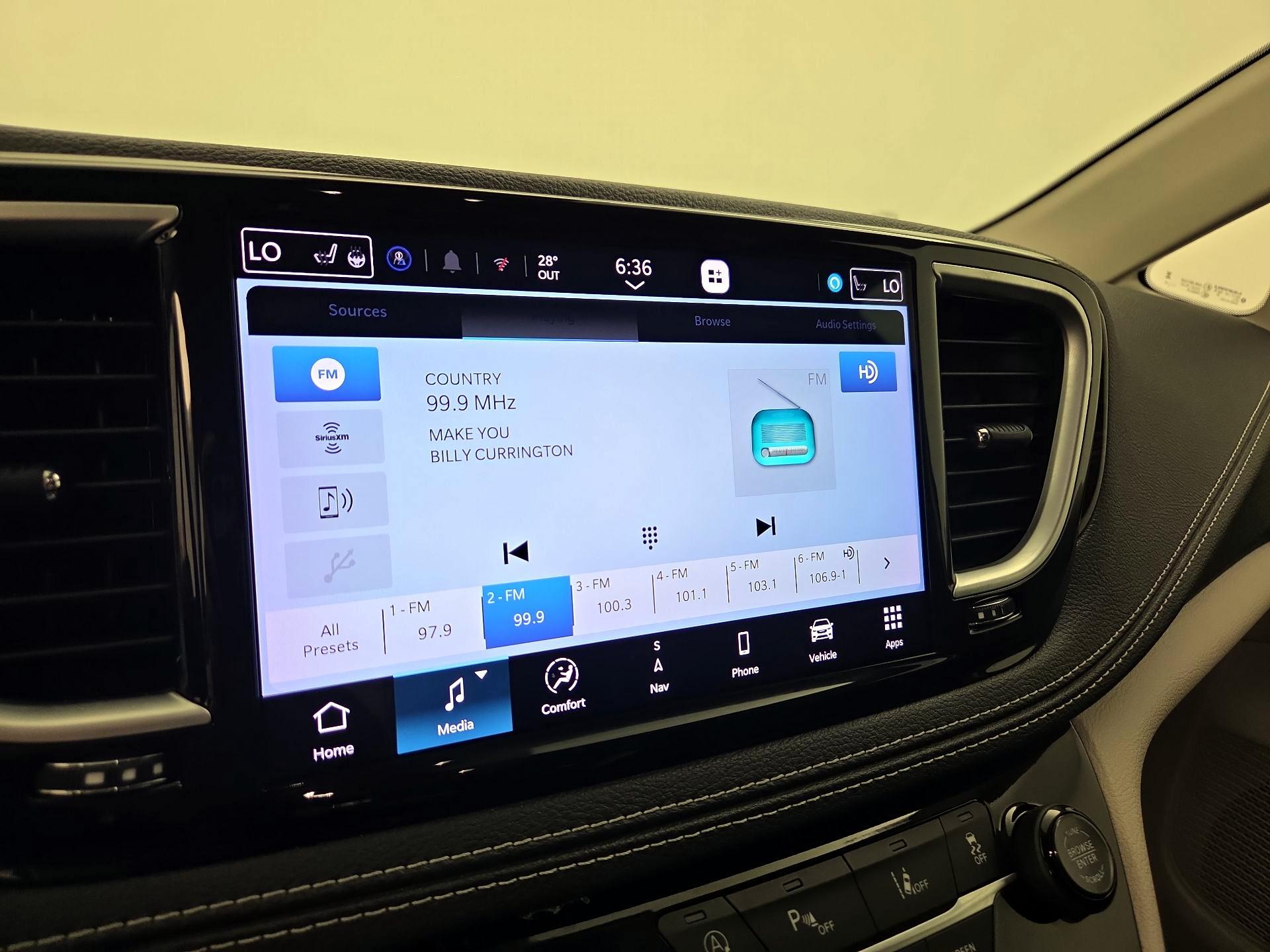 Thumbnail: 2023 Chrysler Pacifica - 16