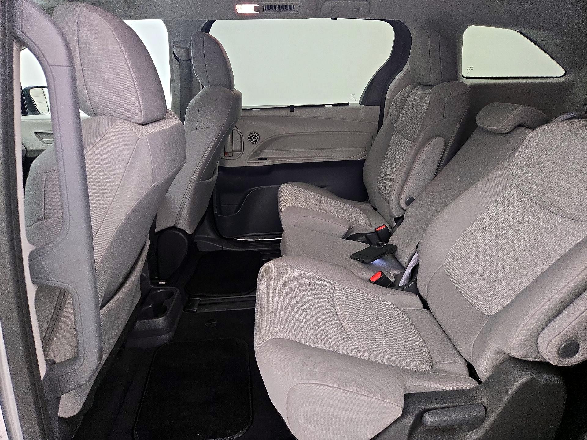 Thumbnail: 2024 Toyota Sienna - 18