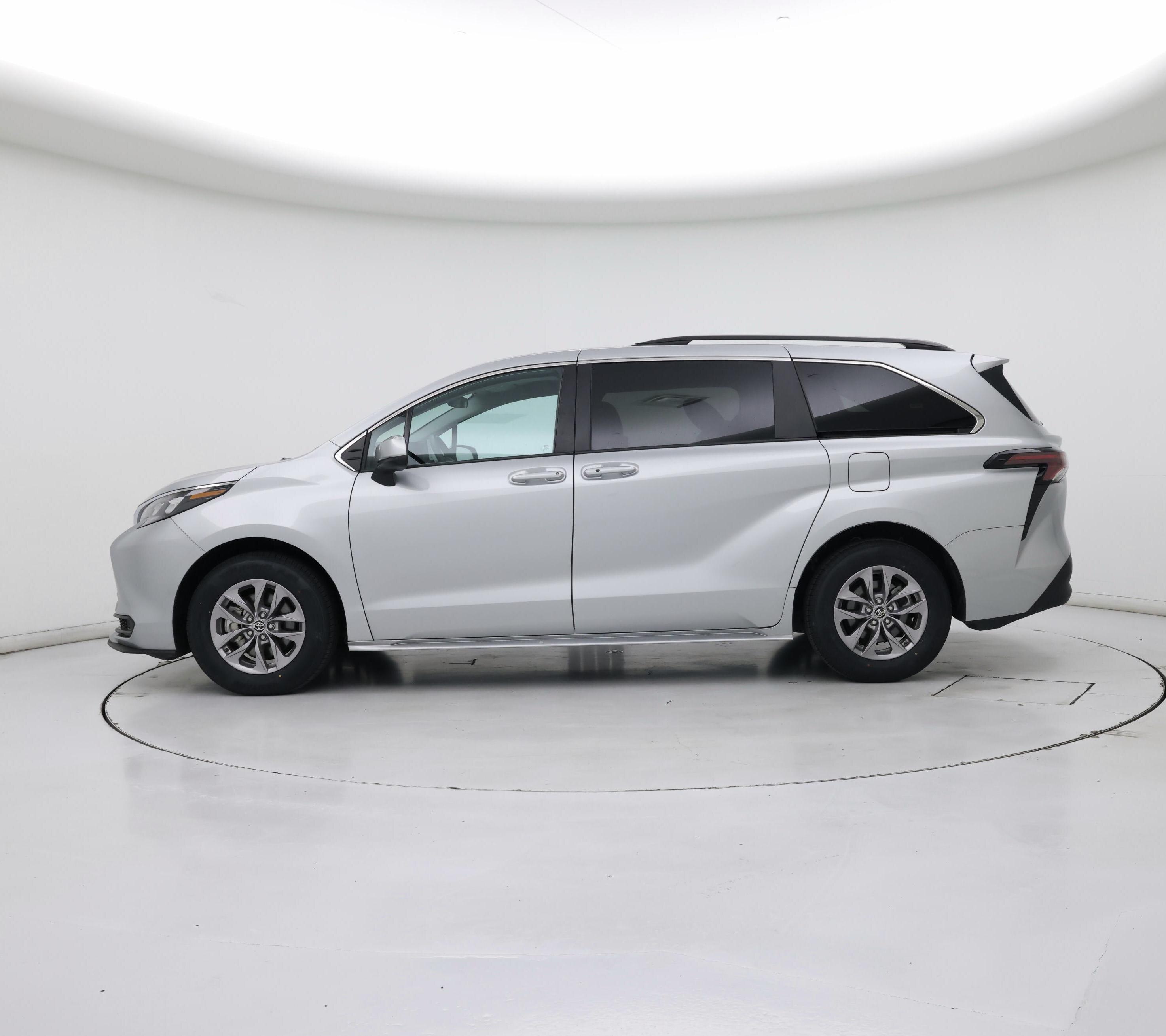 Thumbnail: 2024 Toyota Sienna - 3
