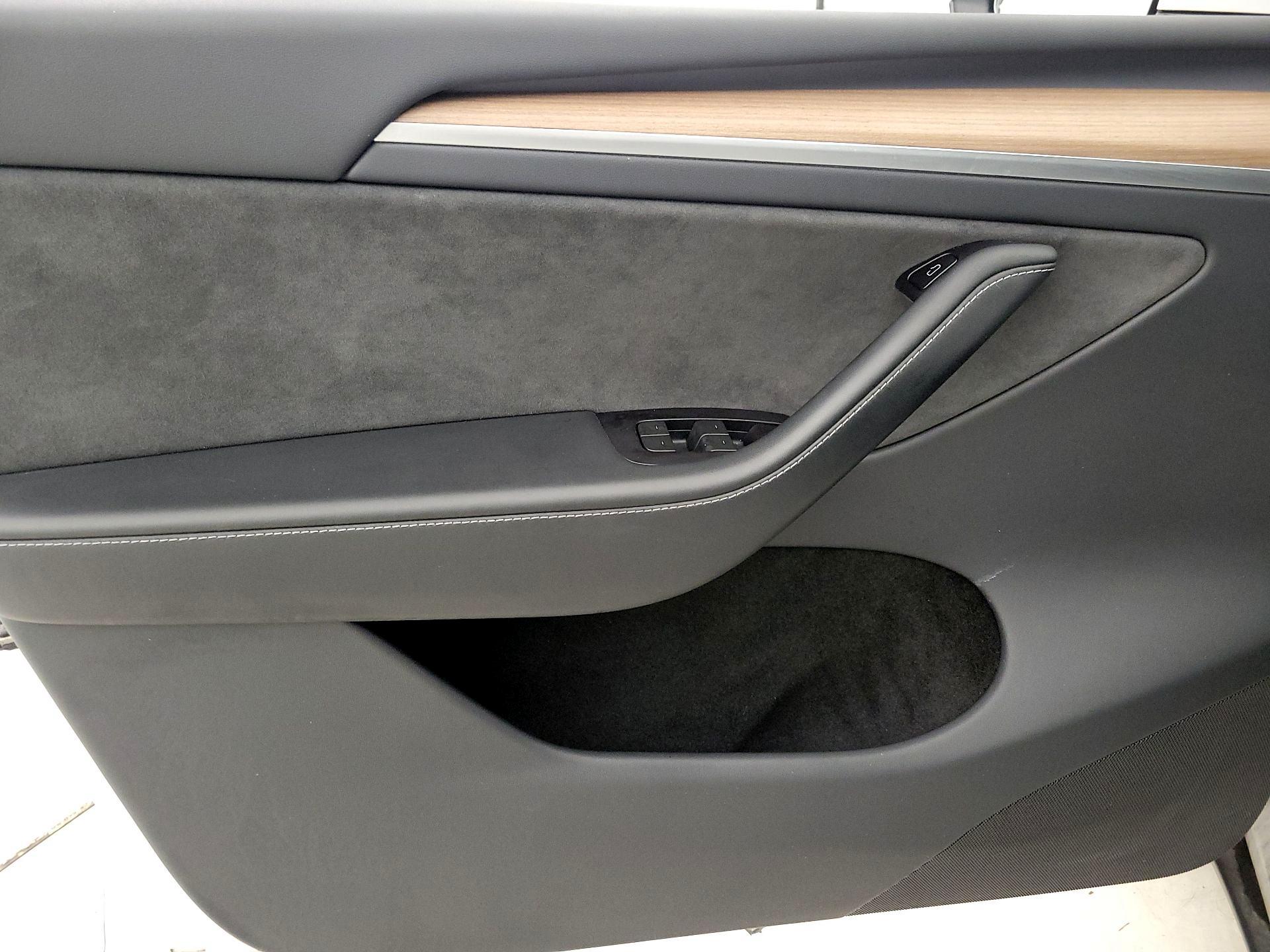 Thumbnail: 2023 Tesla Model Y - 12