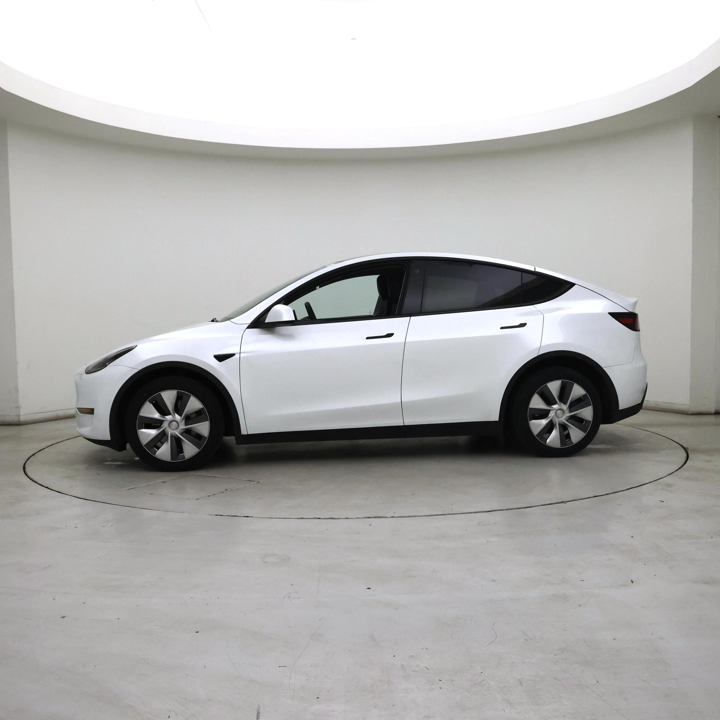 Thumbnail: 2023 Tesla Model Y - 3