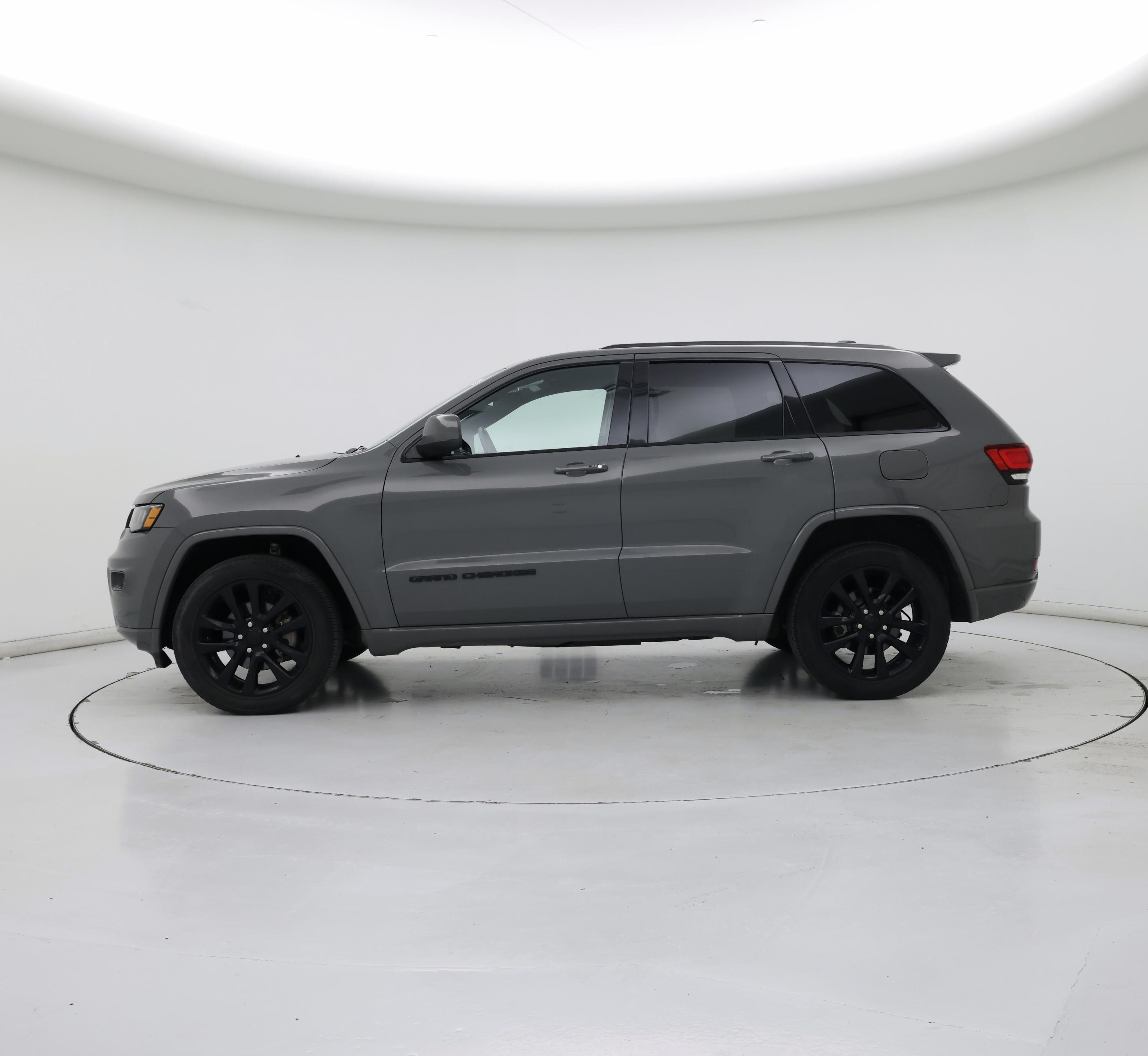 Thumbnail: 2020 Jeep Grand Cherokee - 3