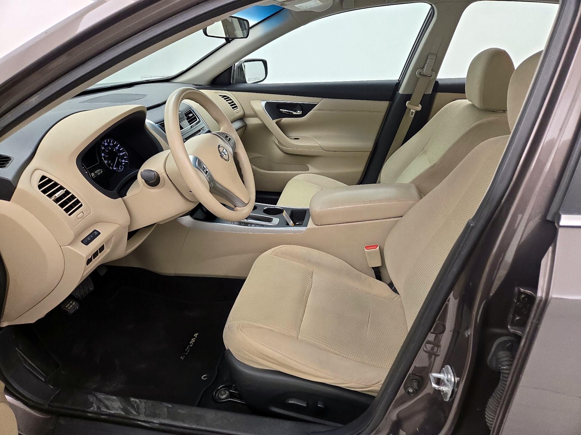 Thumbnail: 2015 Nissan Altima - 11