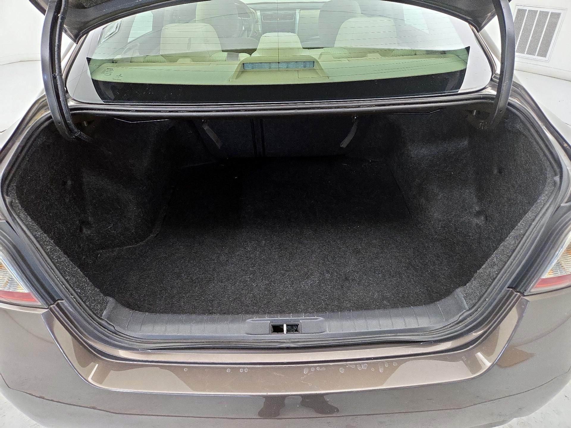 Thumbnail: 2015 Nissan Altima - 18