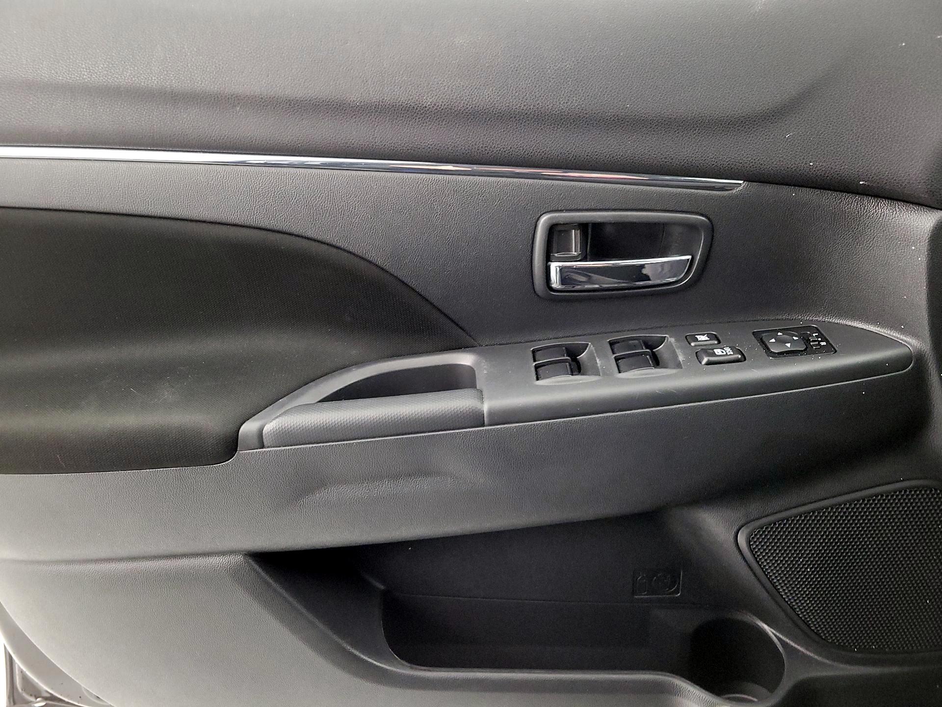 Thumbnail: 2022 Mitsubishi Outlander Sport - 12