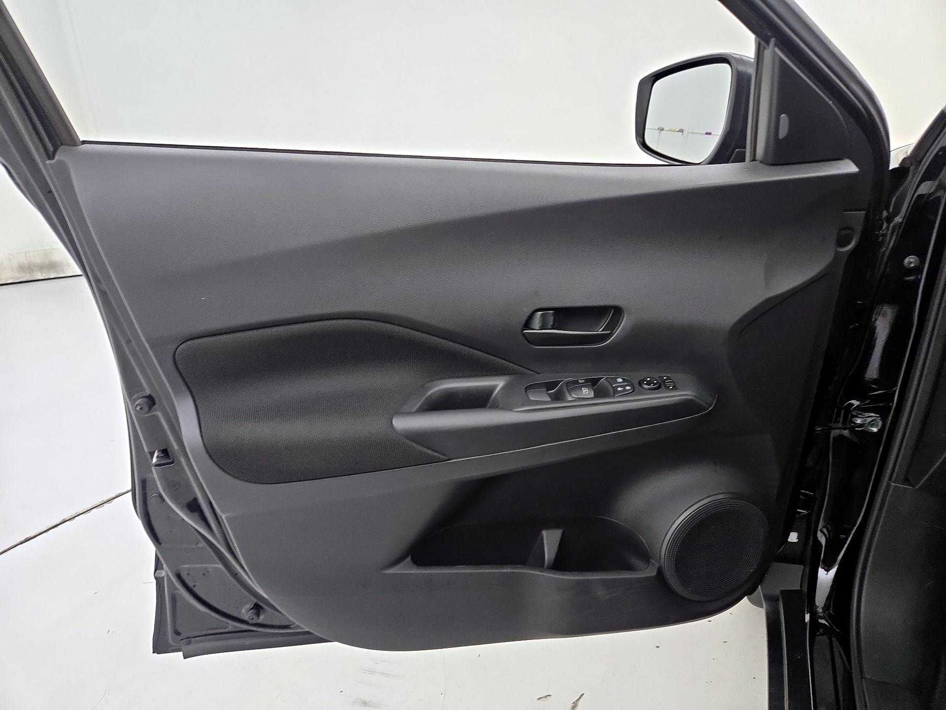 Thumbnail: 2023 Nissan Kicks - 12