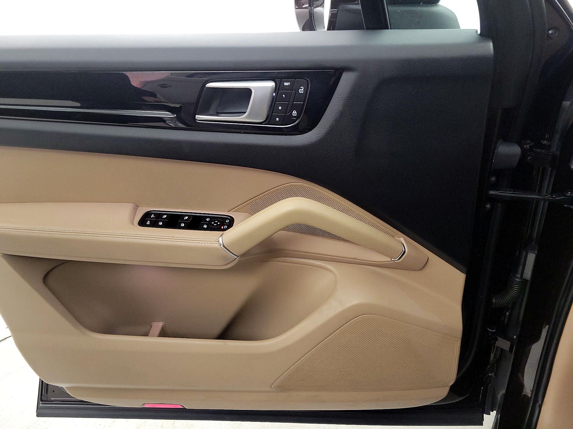 Thumbnail: 2023 Porsche Cayenne - 12