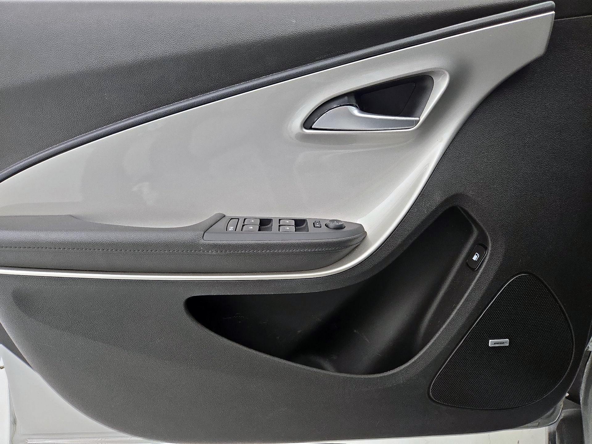 Thumbnail: 2014 Chevrolet Volt - 12