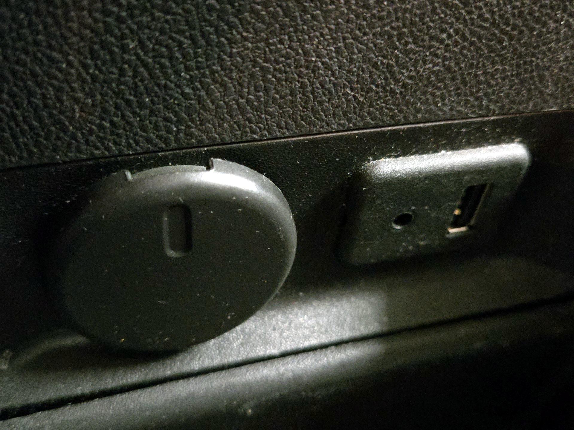 Thumbnail: 2014 Chevrolet Volt - 18