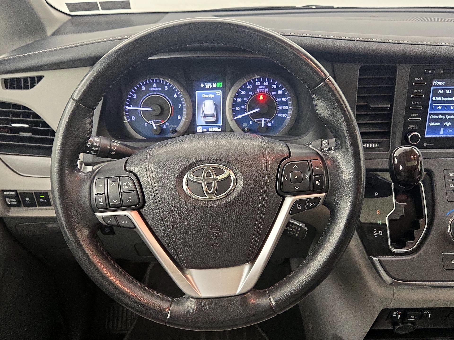 Thumbnail: 2018 Toyota Sienna - 10