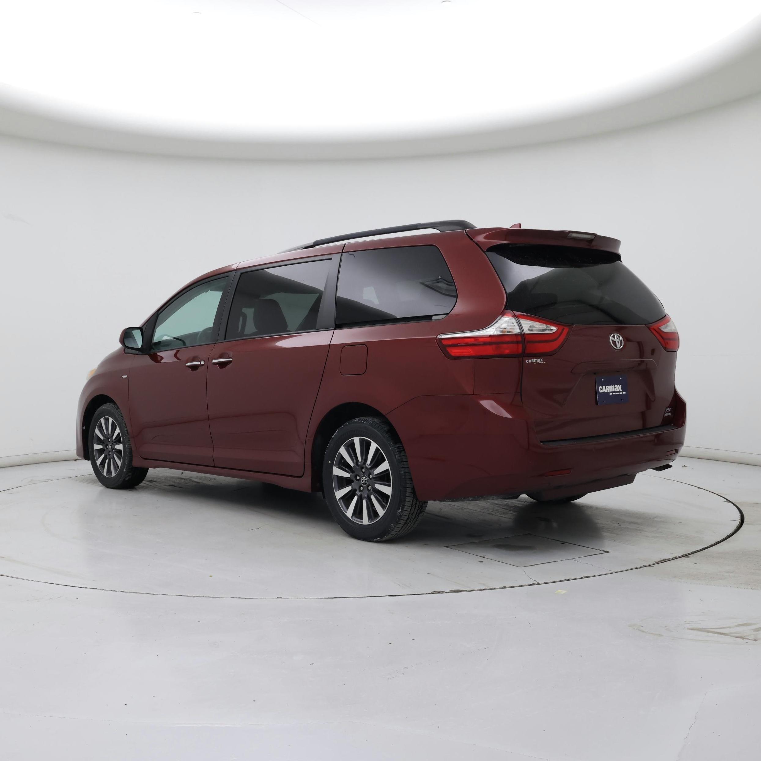 Thumbnail: 2018 Toyota Sienna - 2