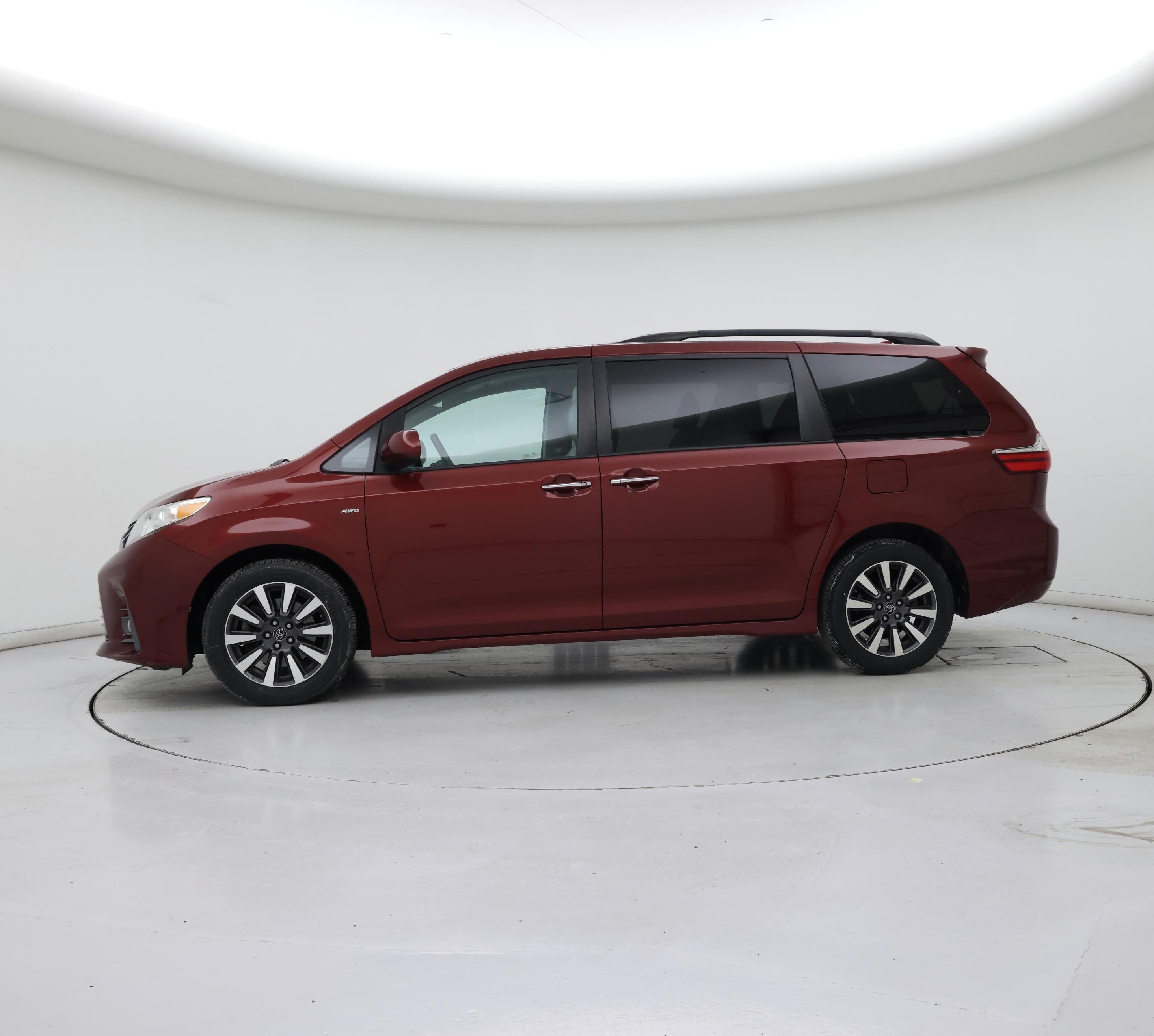 Thumbnail: 2018 Toyota Sienna - 3