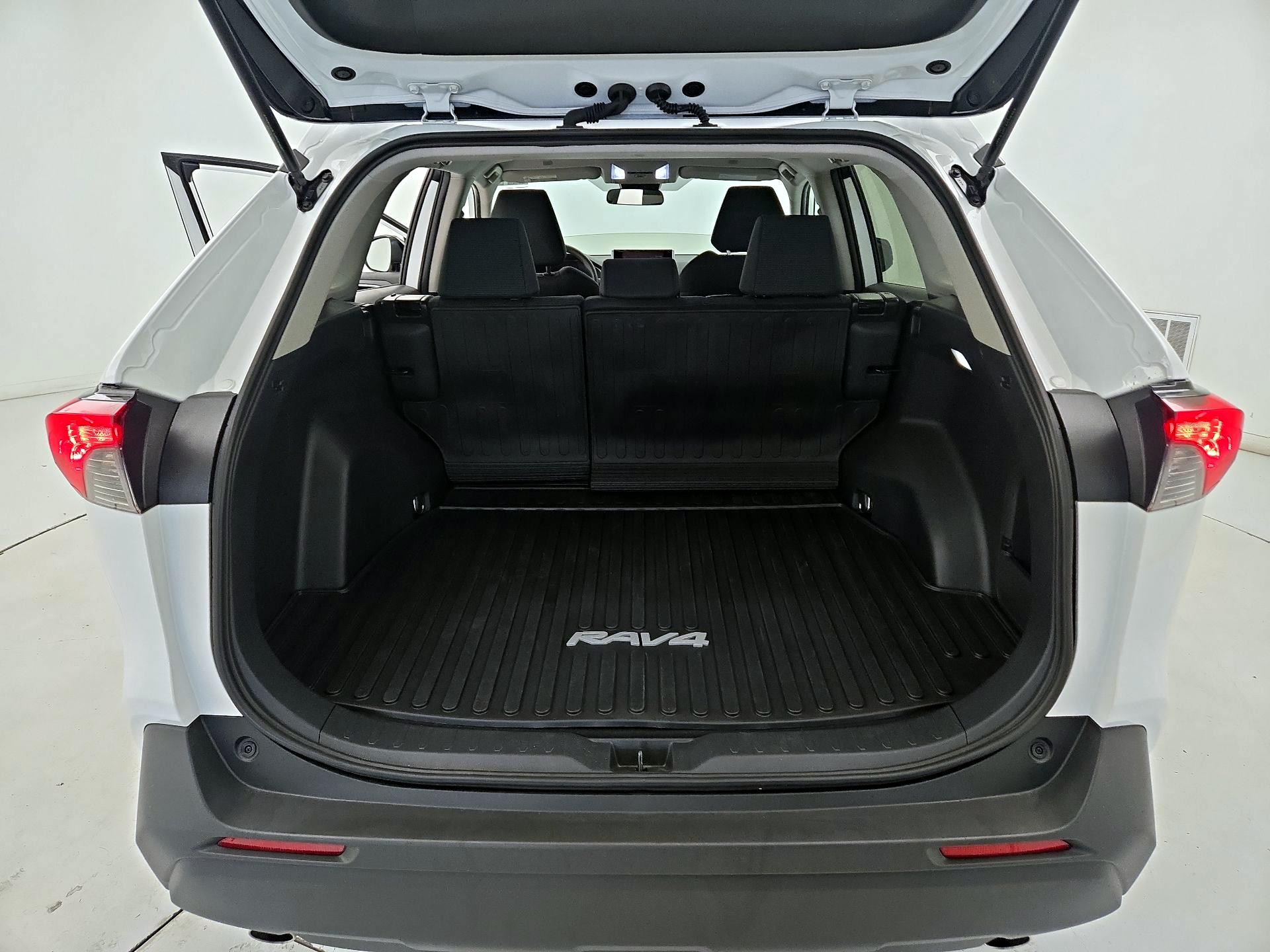 Thumbnail: 2024 Toyota RAV4 - 20