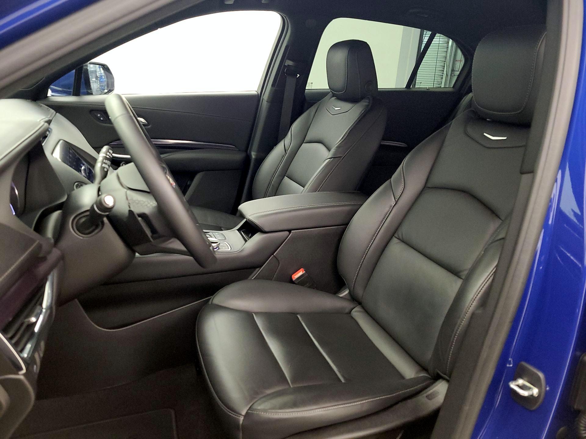 Thumbnail: 2023 Cadillac XT4 - 11