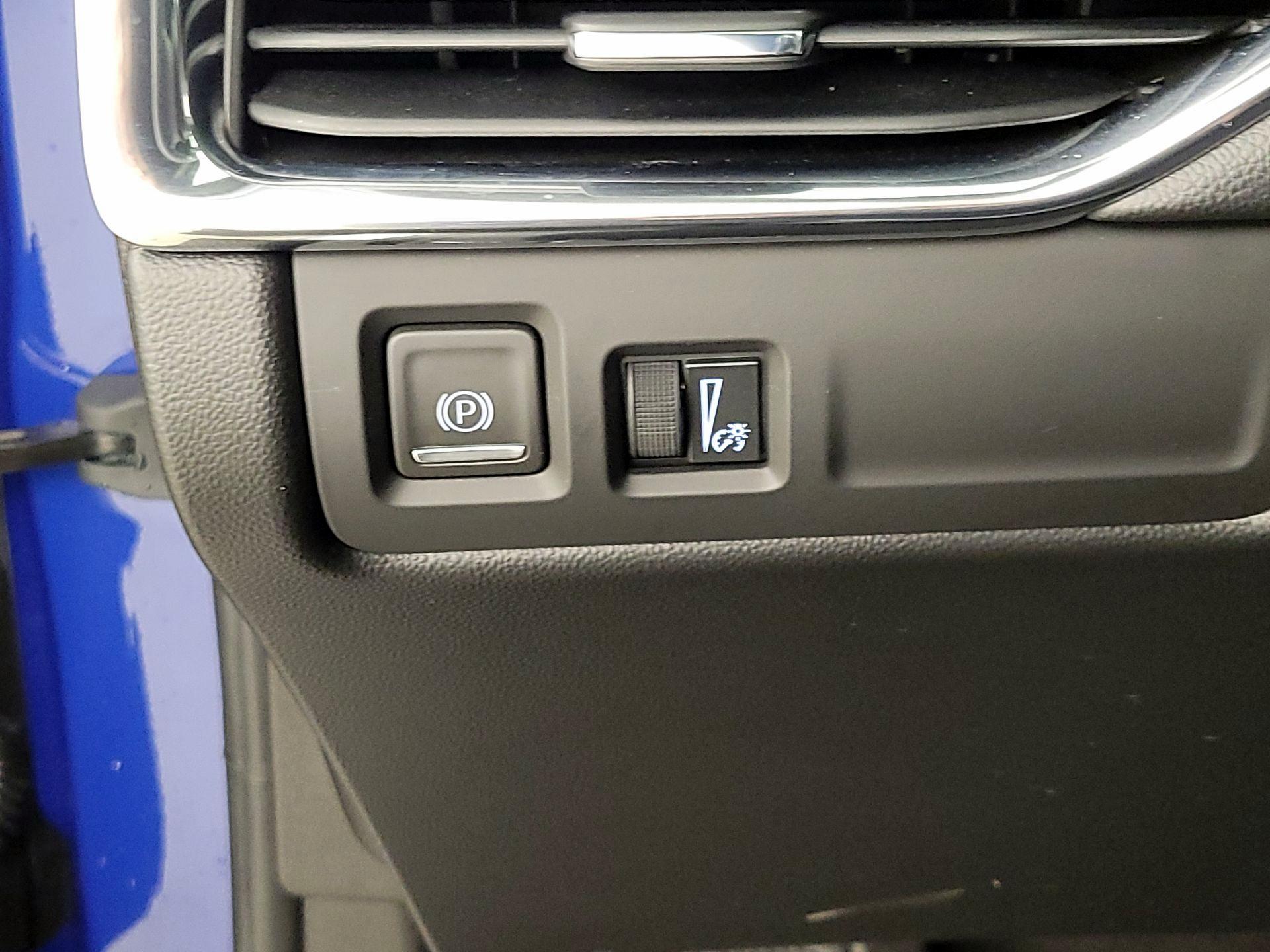 Thumbnail: 2023 Cadillac XT4 - 13