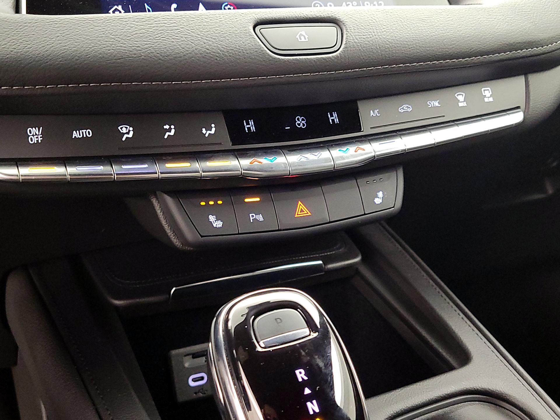 Thumbnail: 2023 Cadillac XT4 - 18