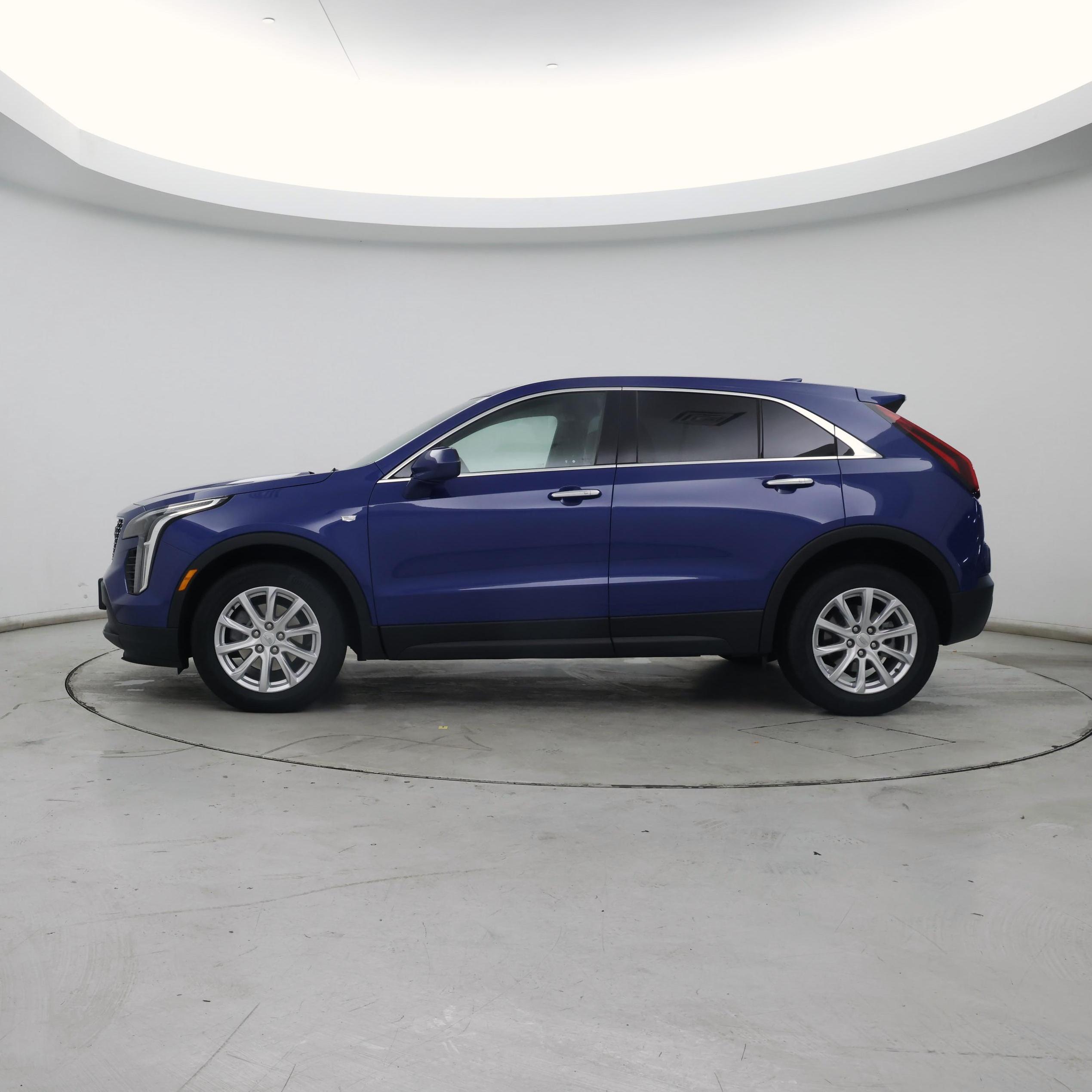 Thumbnail: 2023 Cadillac XT4 - 3