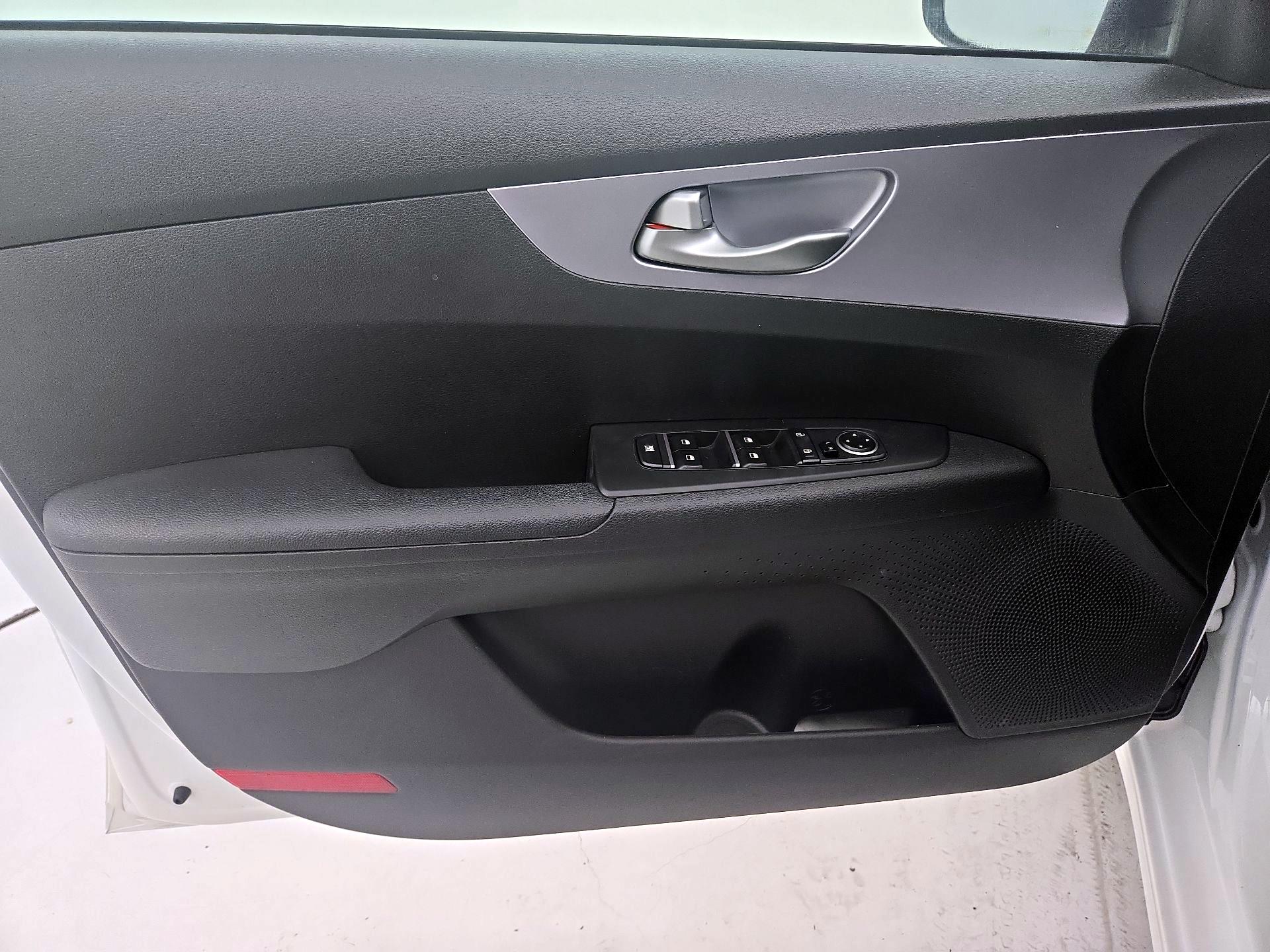 Thumbnail: 2022 Kia Forte - 12