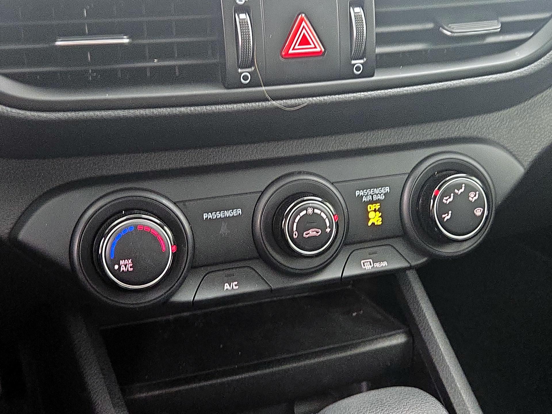 Thumbnail: 2022 Kia Forte - 16