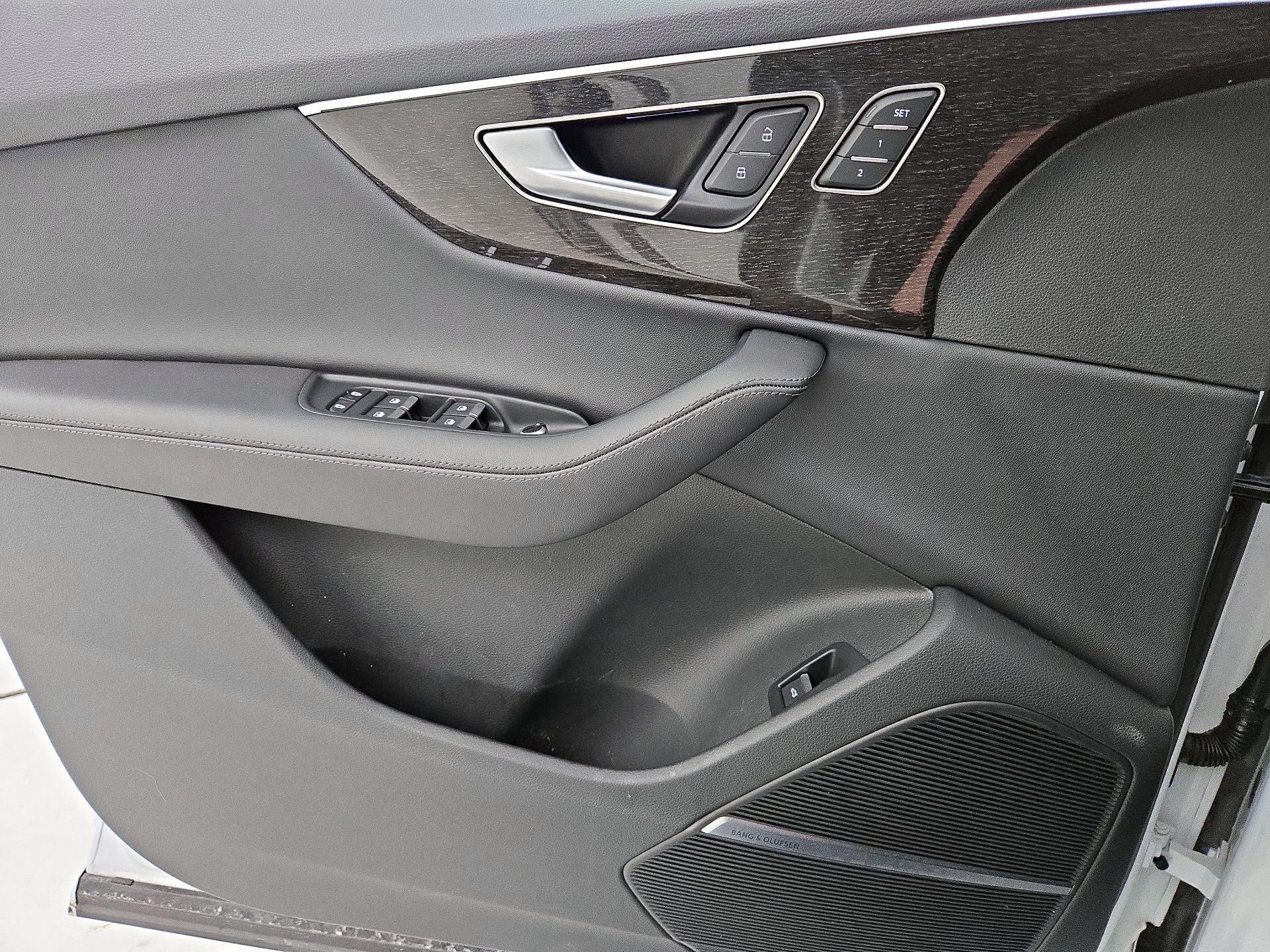 Thumbnail: 2023 Audi Q7 - 12