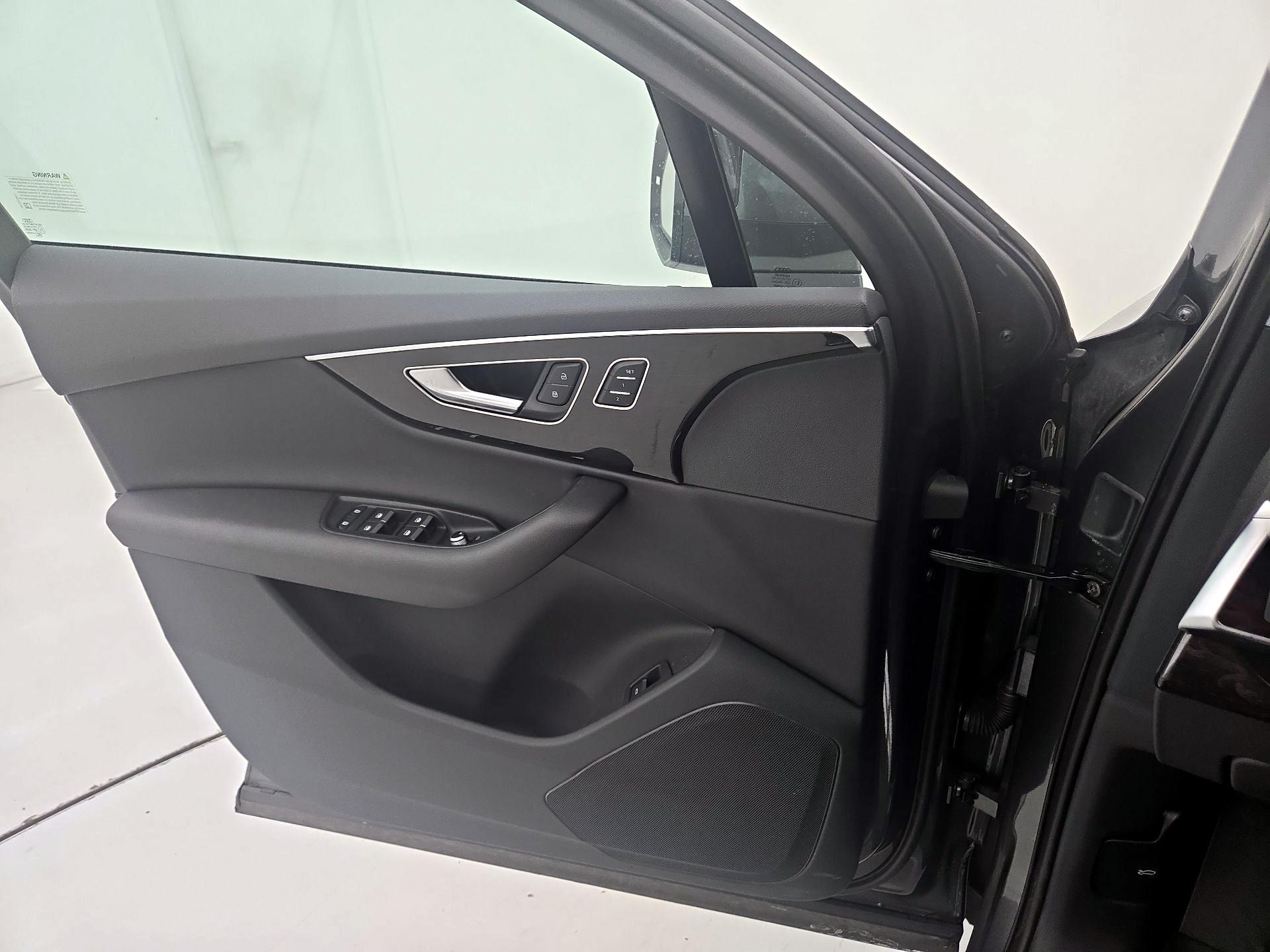 Thumbnail: 2023 Audi Q7 - 12