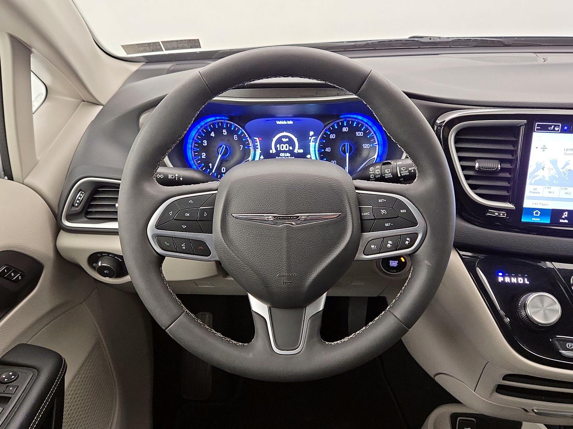 Thumbnail: 2024 Chrysler Pacifica - 10