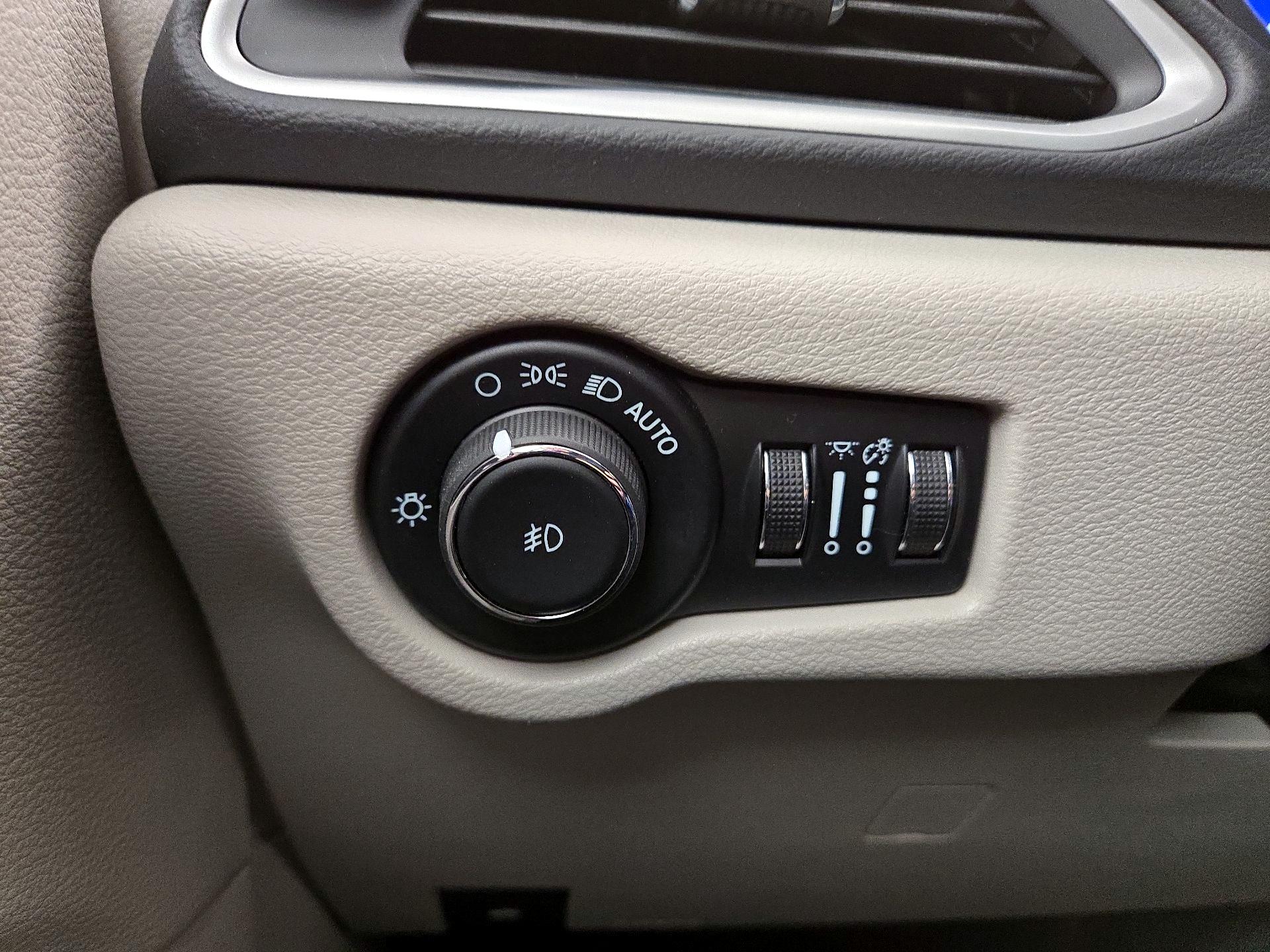 Thumbnail: 2024 Chrysler Pacifica - 13