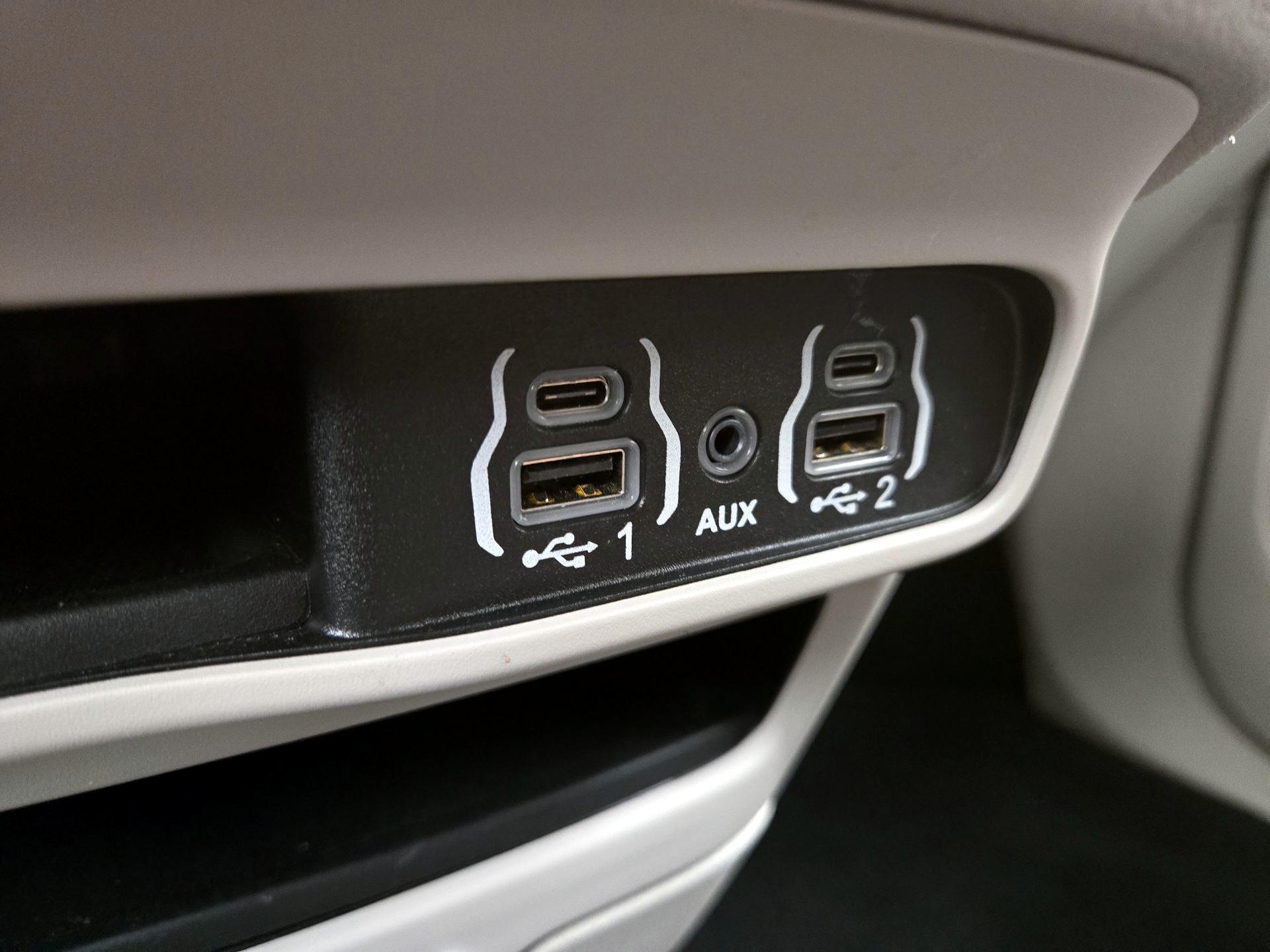 Thumbnail: 2024 Chrysler Pacifica - 18